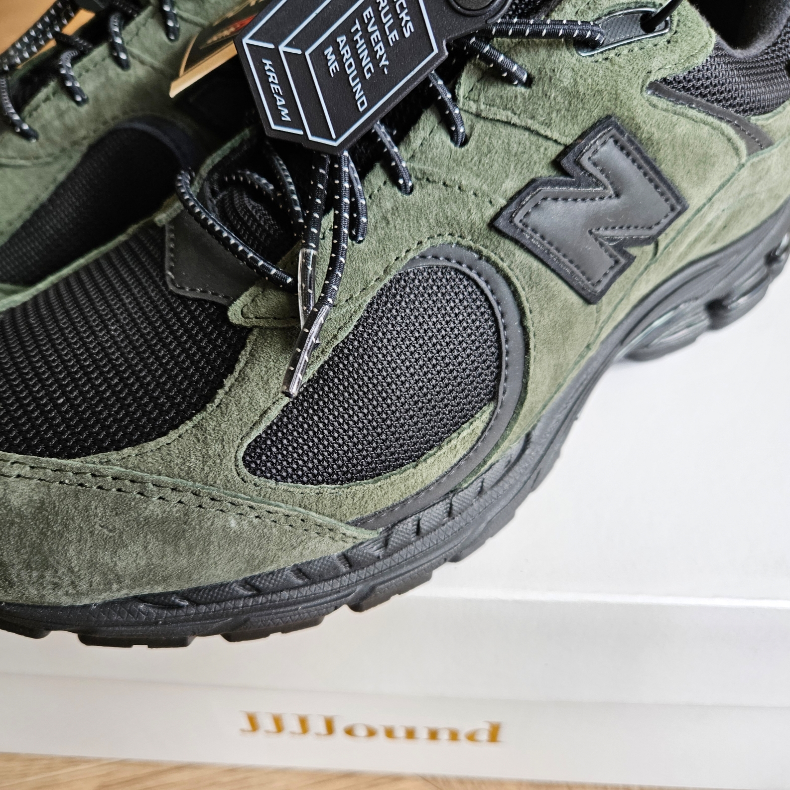 New Balance x JJJJound 2002R Gore-Tex Pine 착용 스타일