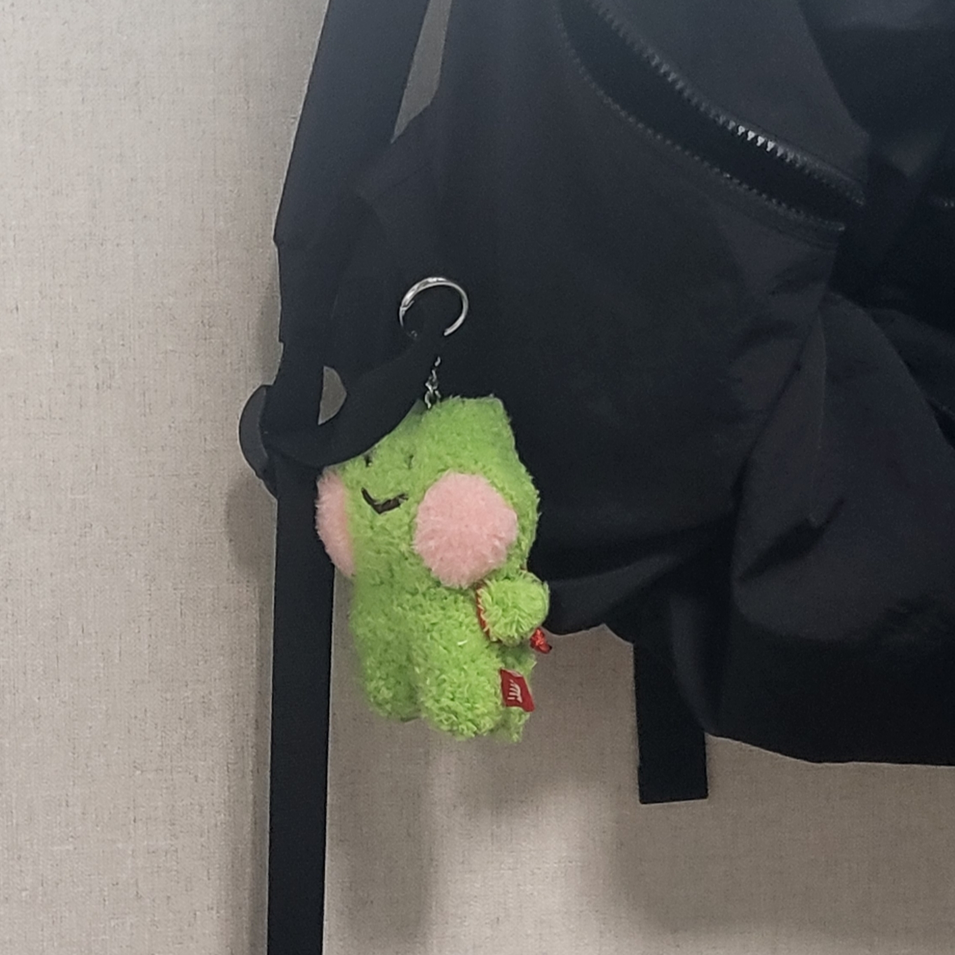 New Balance x Line Friends Lenini Keyring Green 착용 스타일
