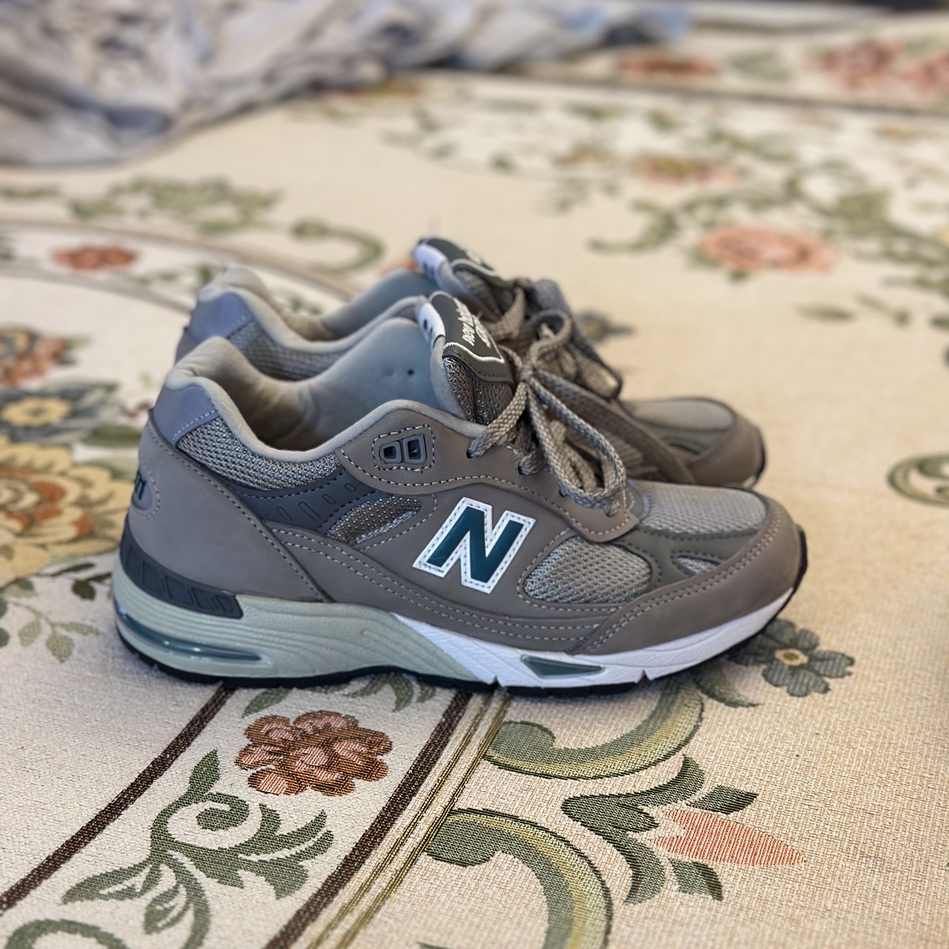 (W) New Balance 991 Made in UK 20th Anniversary Grey Green 착용 스타일