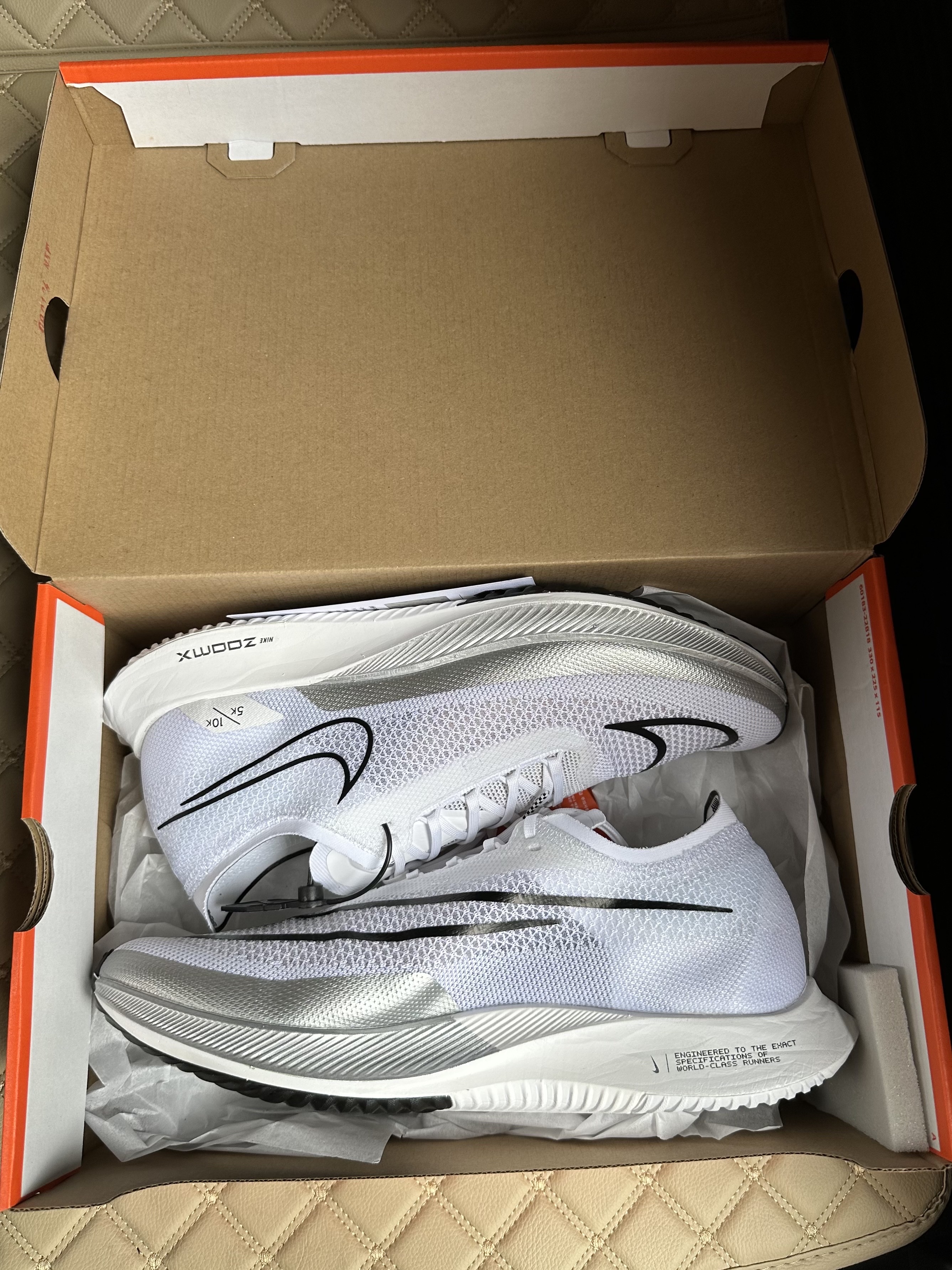 Nike ZoomX Streakfly White Metallic Silver 착용 스타일 - 1