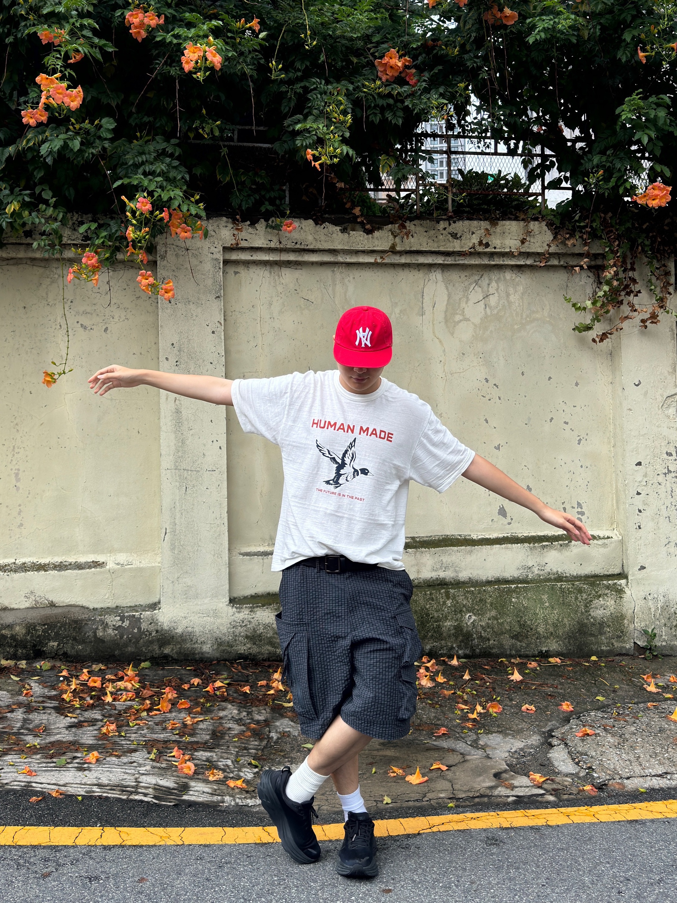 Human Made Graphic T-Shirt #19 White, Hoka Bondi 8 Black - Wide 착용 스타일 - 3