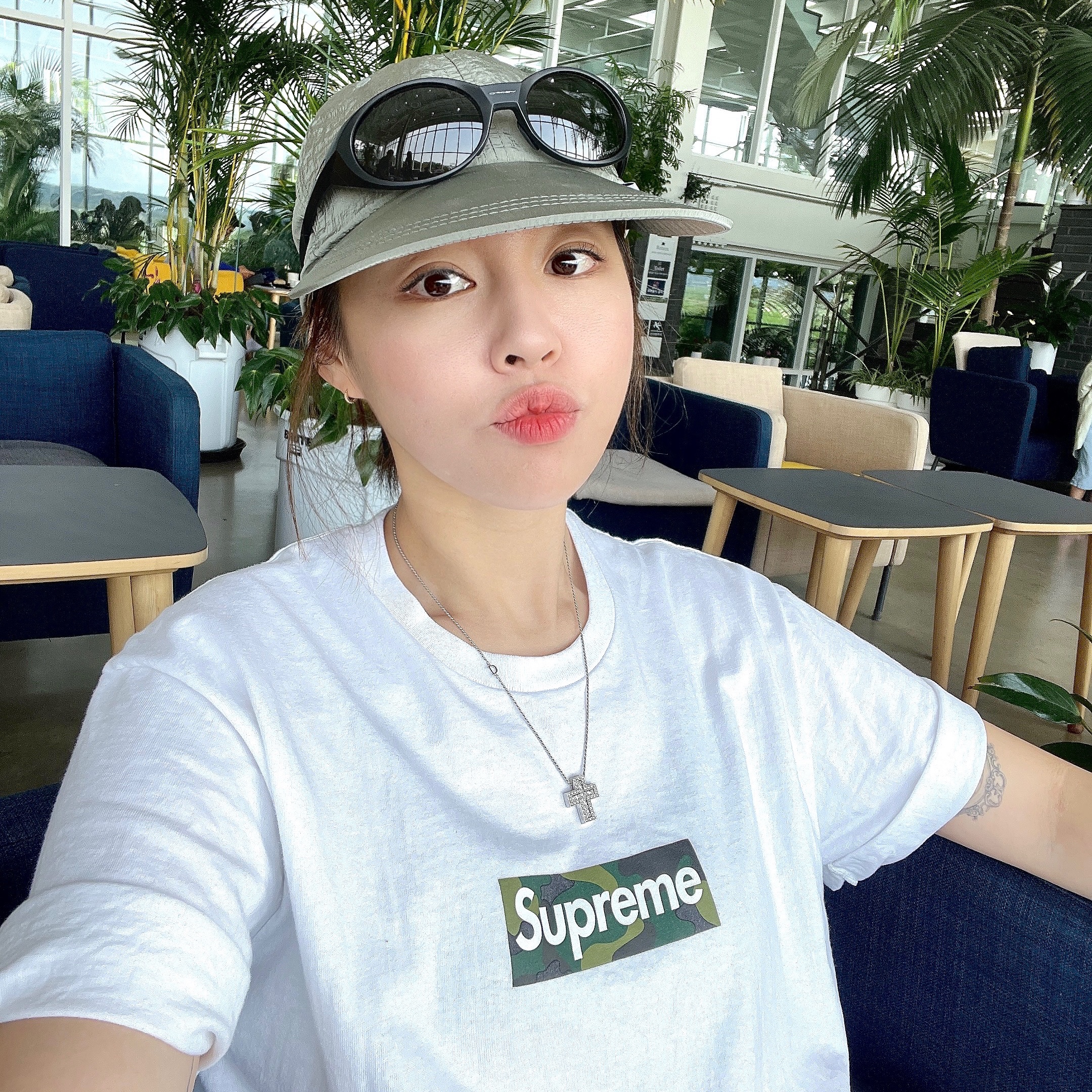 Oakley Eye Jacket Redux Matte Black Frame Prizm Grey Lenses High Bridge Fit, Supreme Box Logo T-Shirt White - 23FW 착용 스타일 - 1