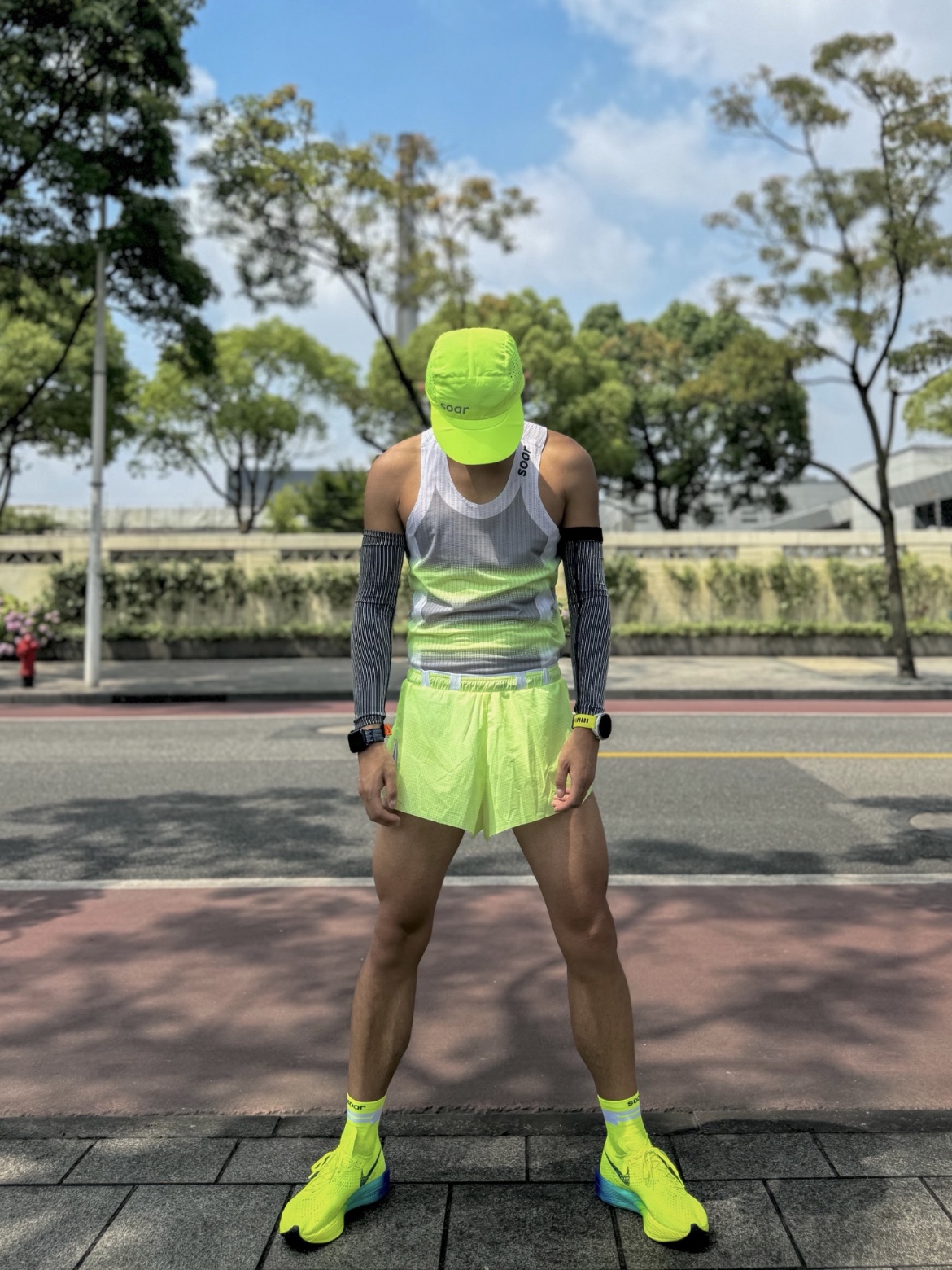 Nike ZoomX Vaporfly Next% 3 Volt Scream Green 착용 스타일 - 1