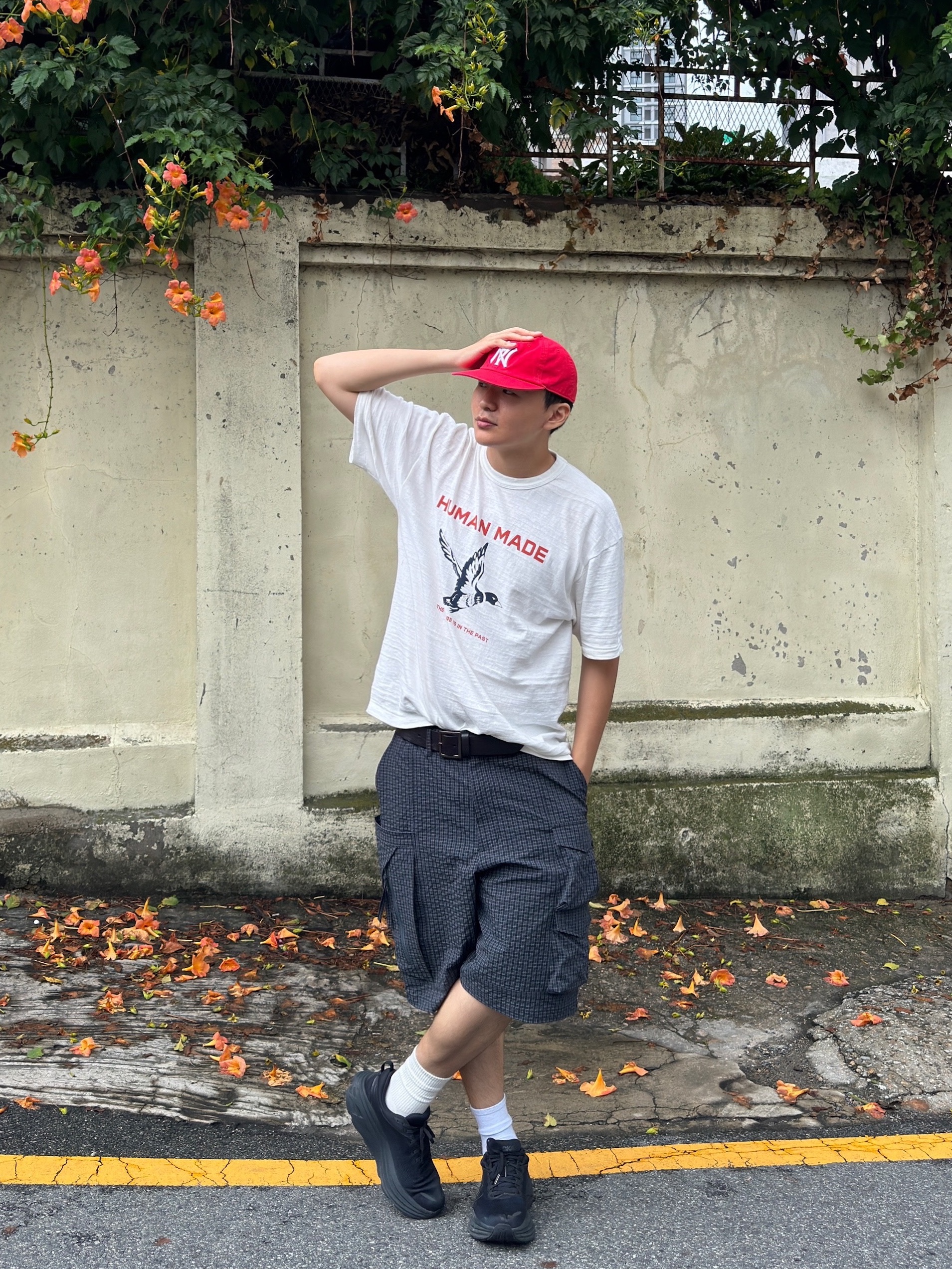 Human Made Graphic T-Shirt #19 White, Hoka Bondi 8 Black - Wide 착용 스타일 - 1
