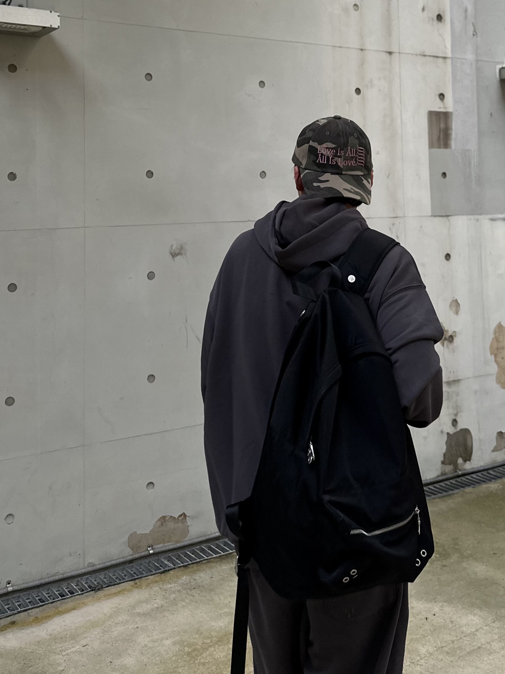Oakley Edge Icon Blackout 착용 스타일 - 10