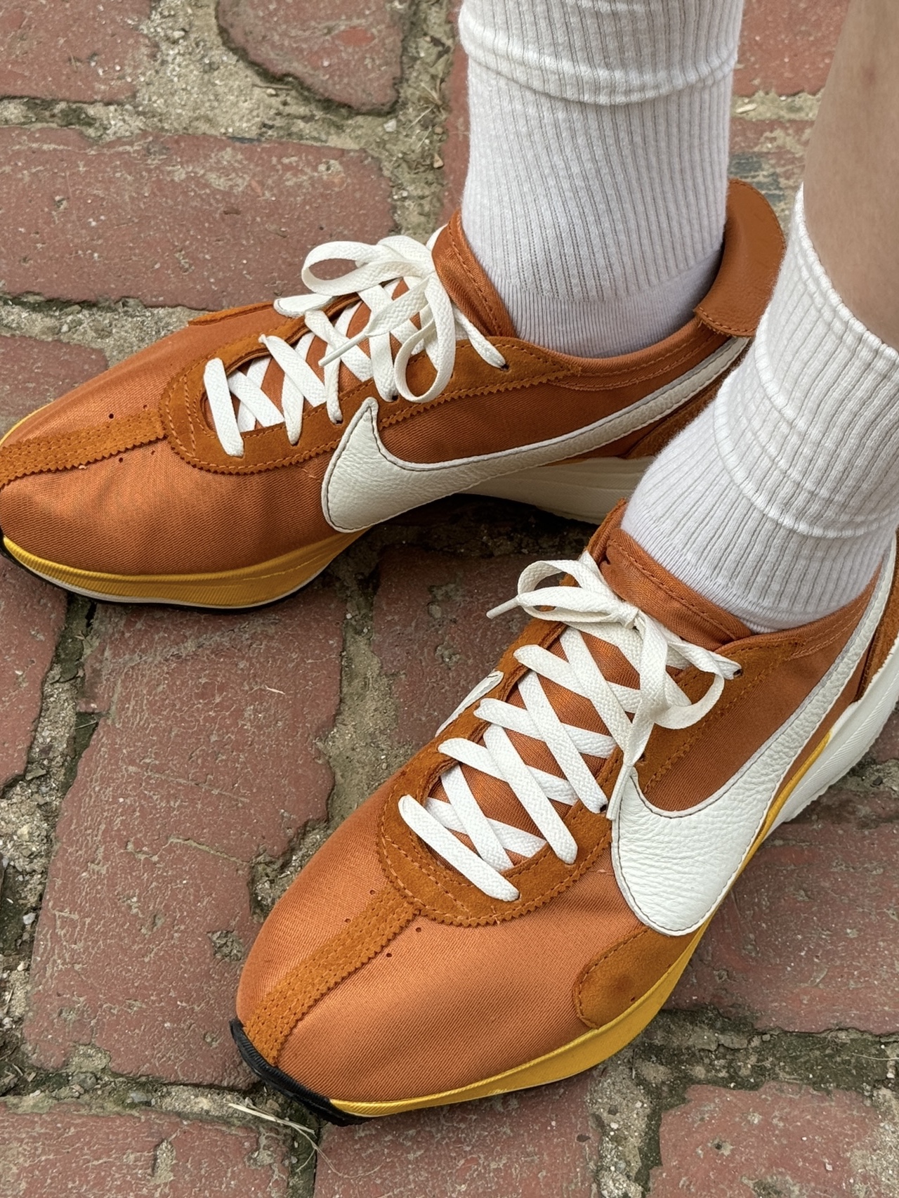 Nike Moon Racer Monarch 착용 스타일