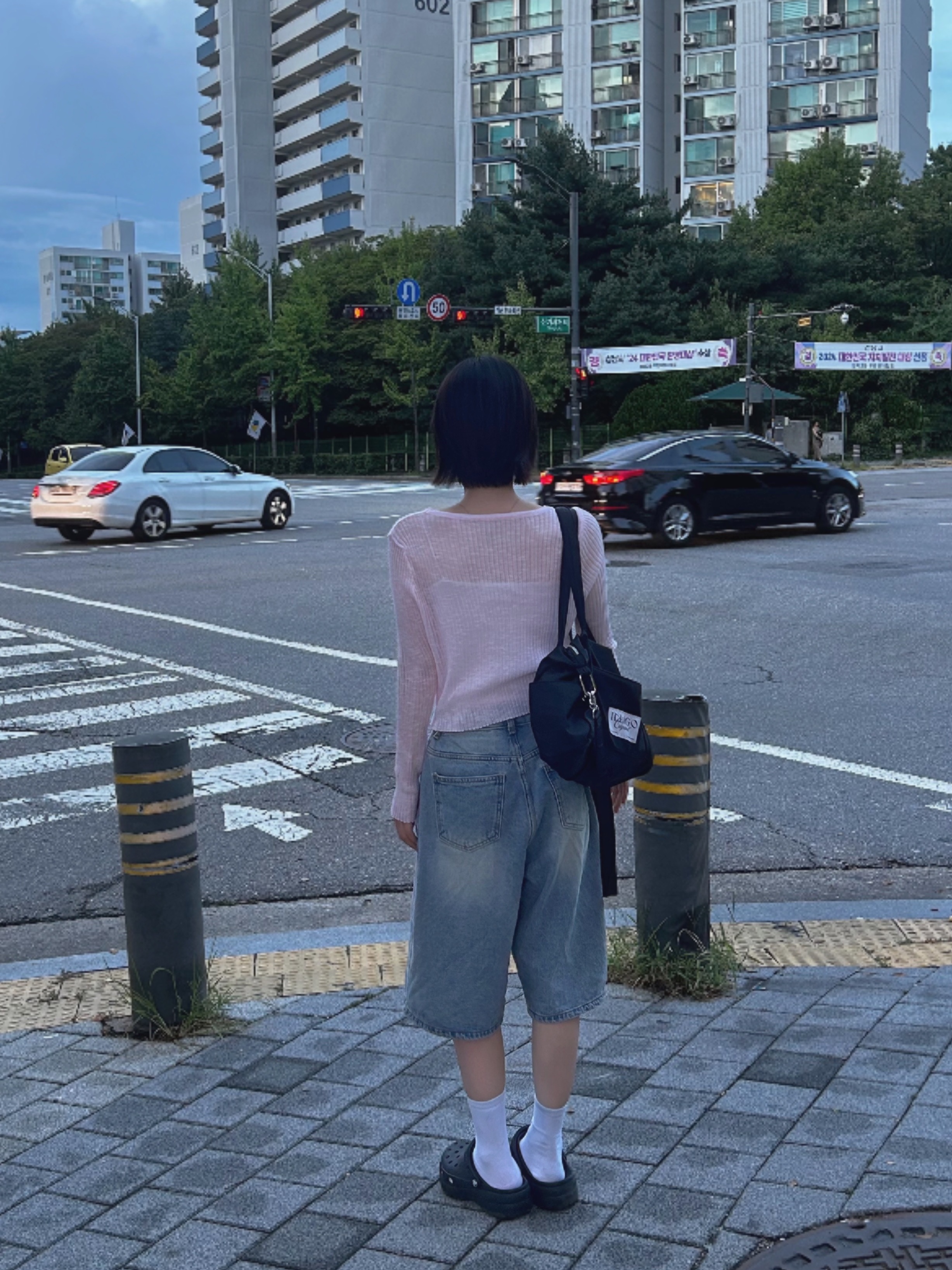 (W) Crocs Classic Platform Clog Black 착용 스타일
