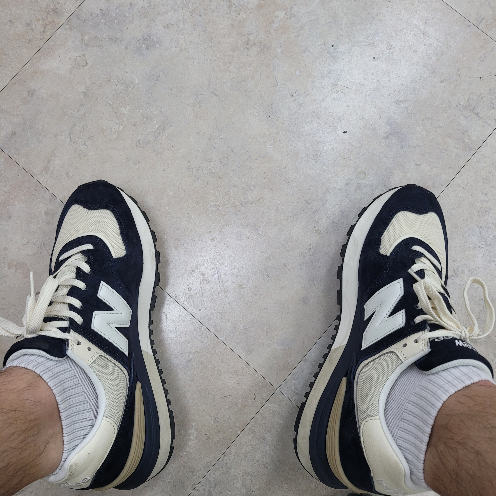 New Balance 574 Legacy Navy Blue 착용 스타일 - 2