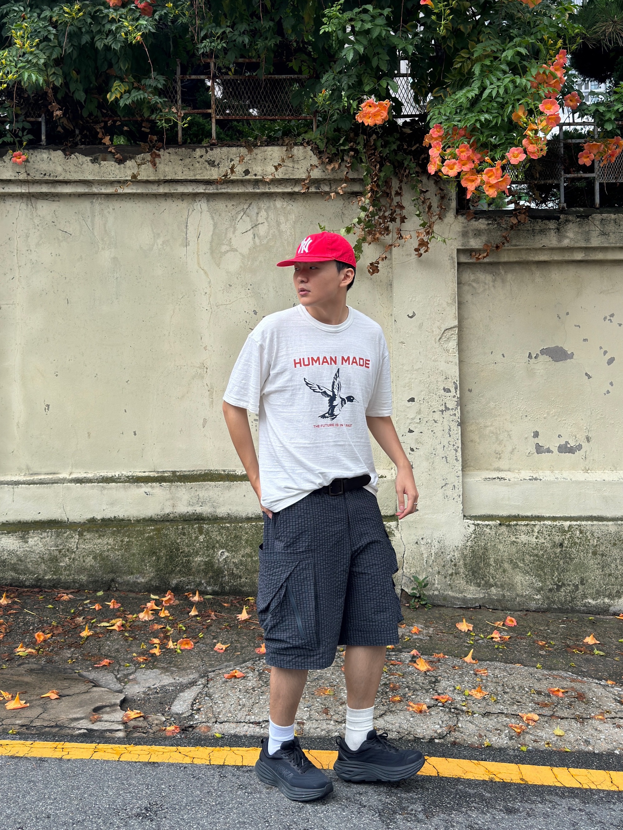Human Made Graphic T-Shirt #19 White, Hoka Bondi 8 Black - Wide 착용 스타일 - 5
