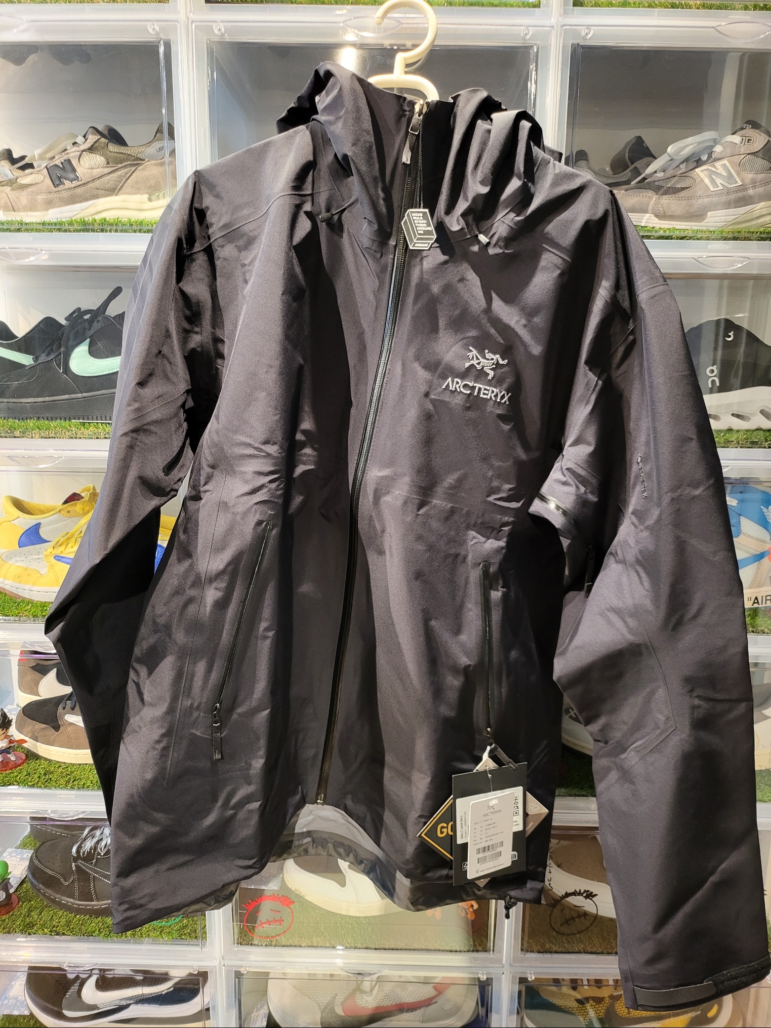 Arc'teryx Beta LT Jacket Black 착용 스타일 - 1