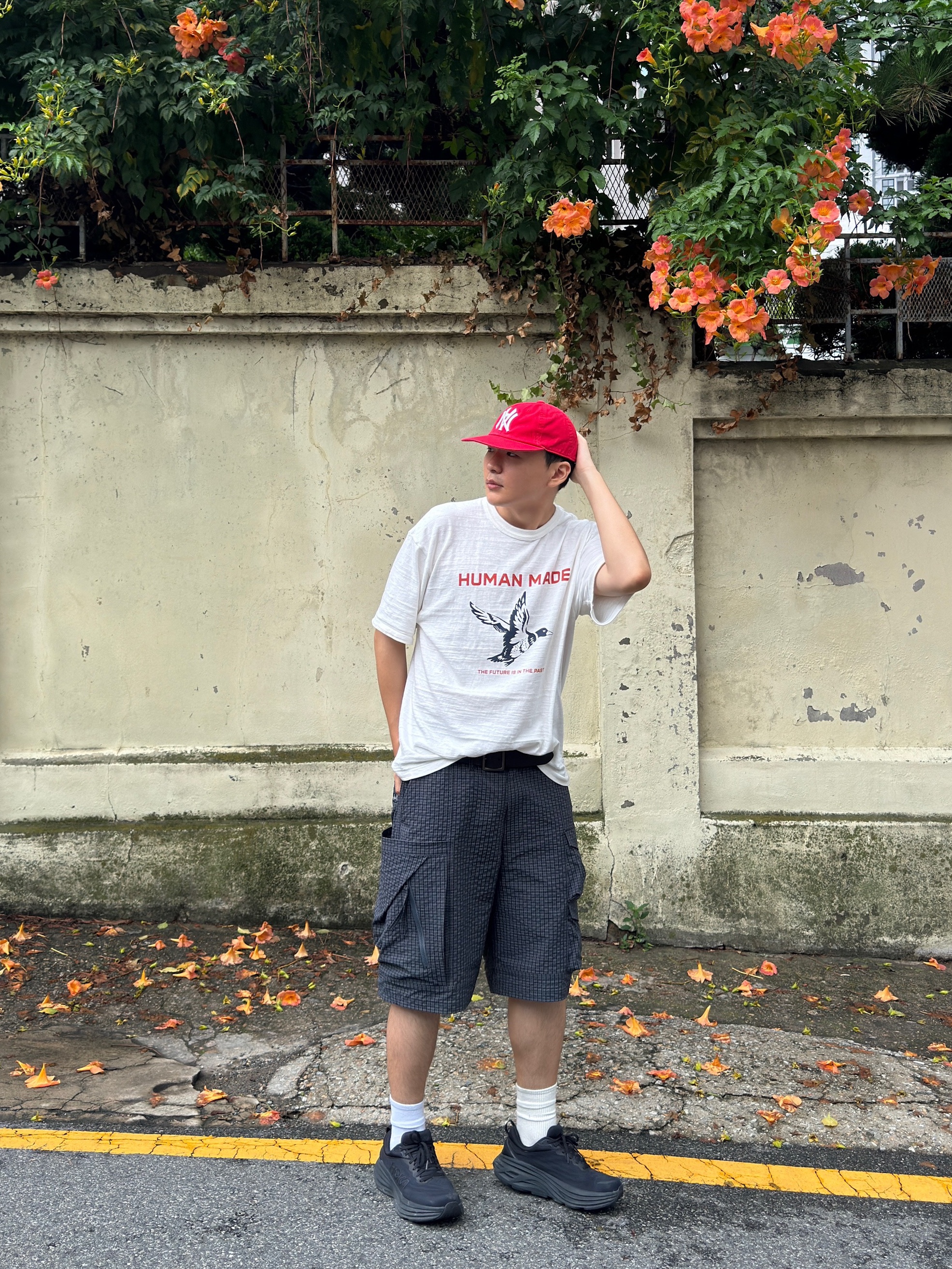 Human Made Graphic T-Shirt #19 White, Hoka Bondi 8 Black - Wide 착용 스타일 - 4