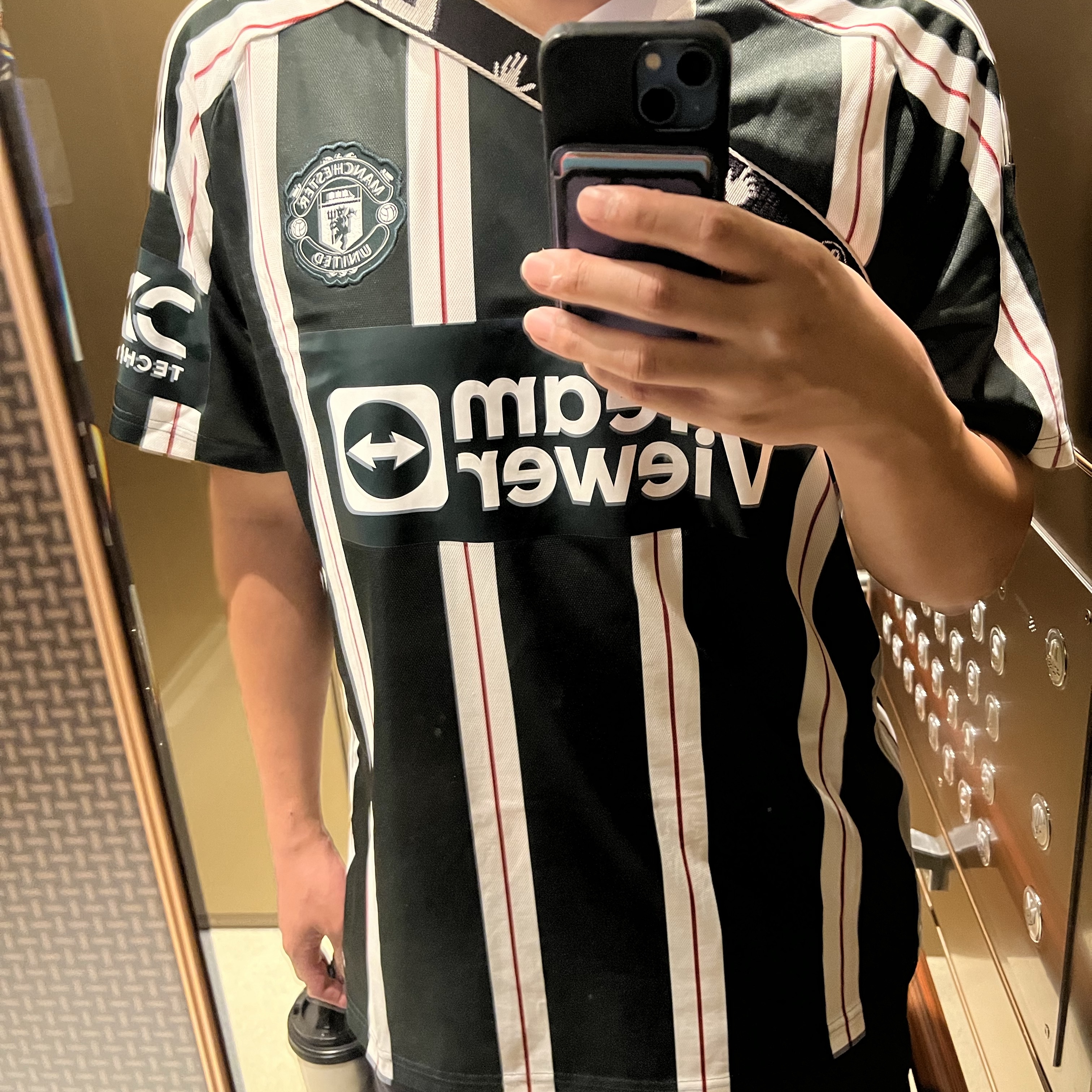 Adidas Manchester United 2023/24 Away Jersey Green Night Core White - KR Sizing (Non Marking Ver.), Off-White x Amore Pacific Protection Box (Without Cosmetics) 착용 스타일