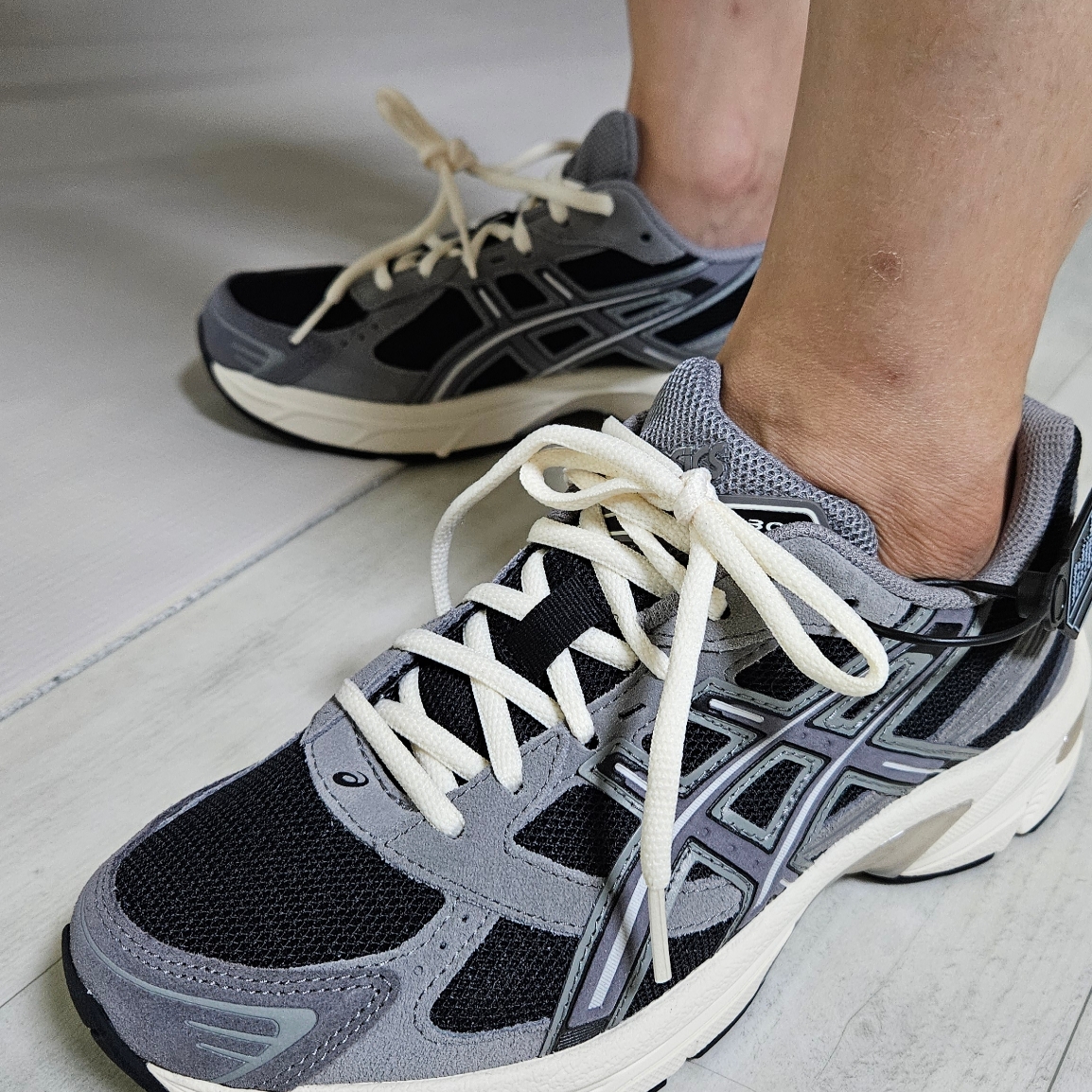 Asics Gel-1130 Black Carbon 착용 스타일