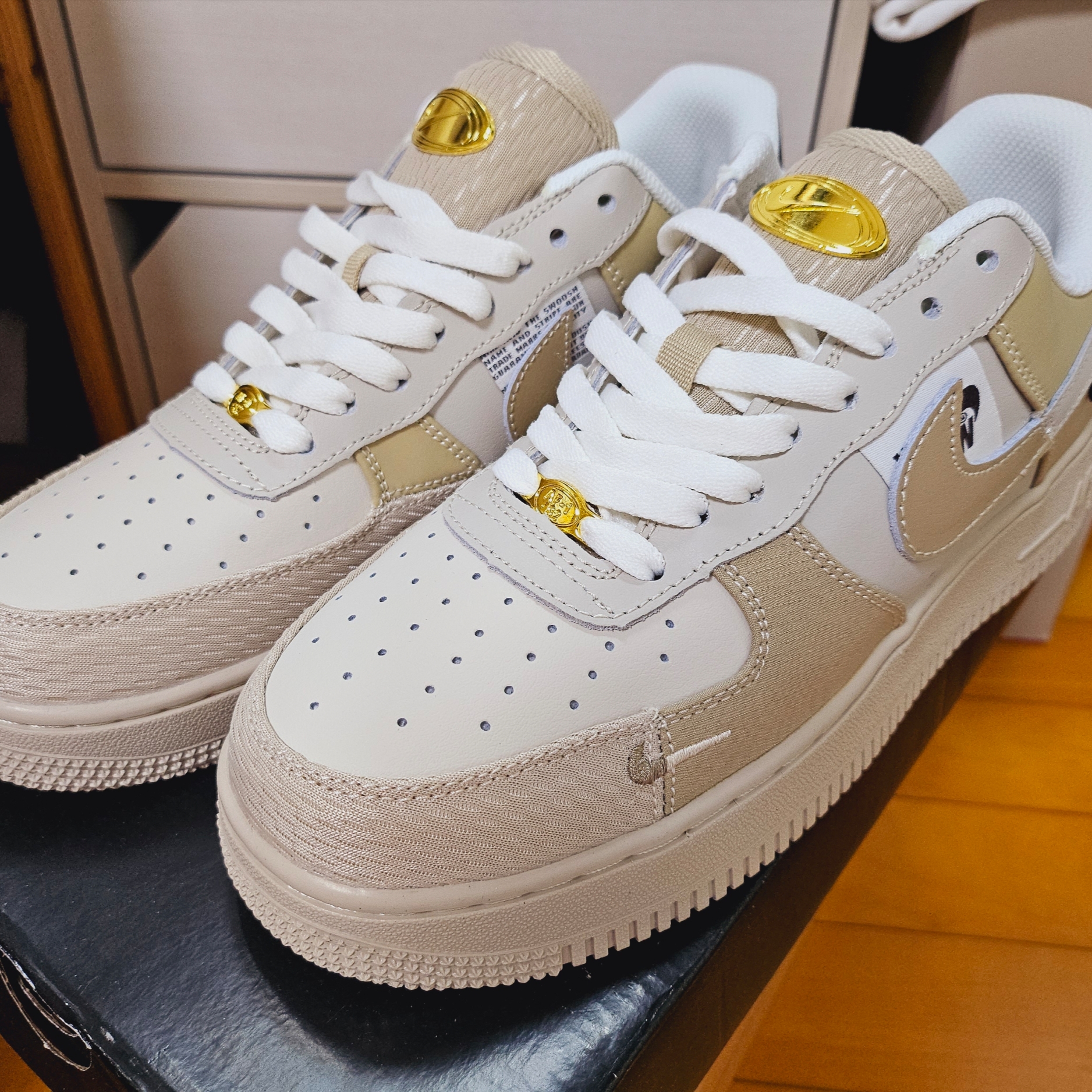 (W) Nike Air Force 1 Low Tan Cream 착용 스타일 - 1