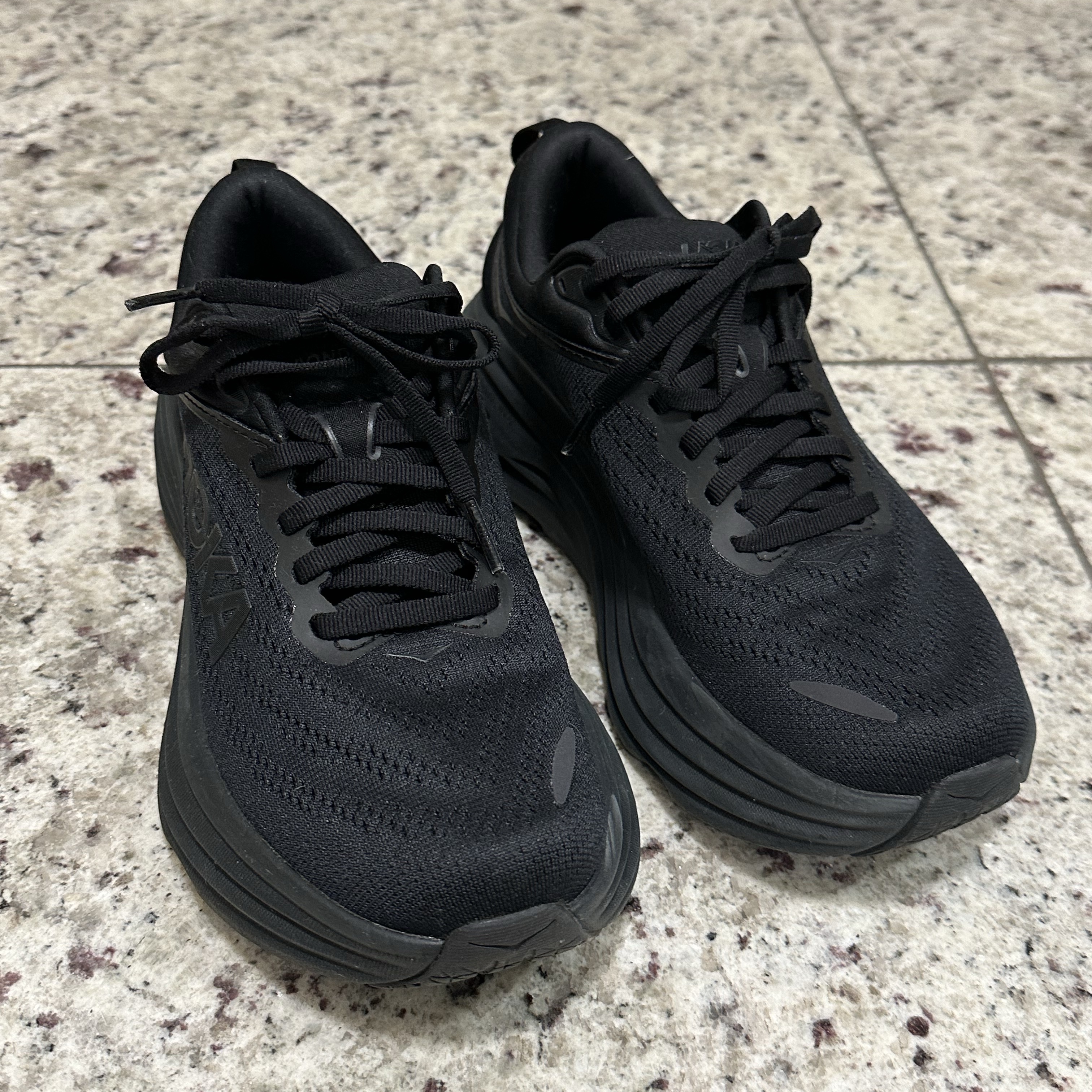 Hoka Bondi 8 Black - Wide 착용 스타일 - 2