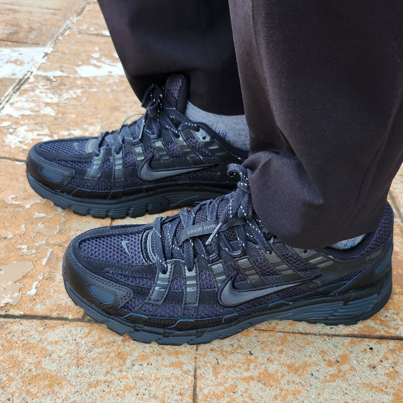 Nike P-6000 PRM Triple Black 착용 스타일 - 1