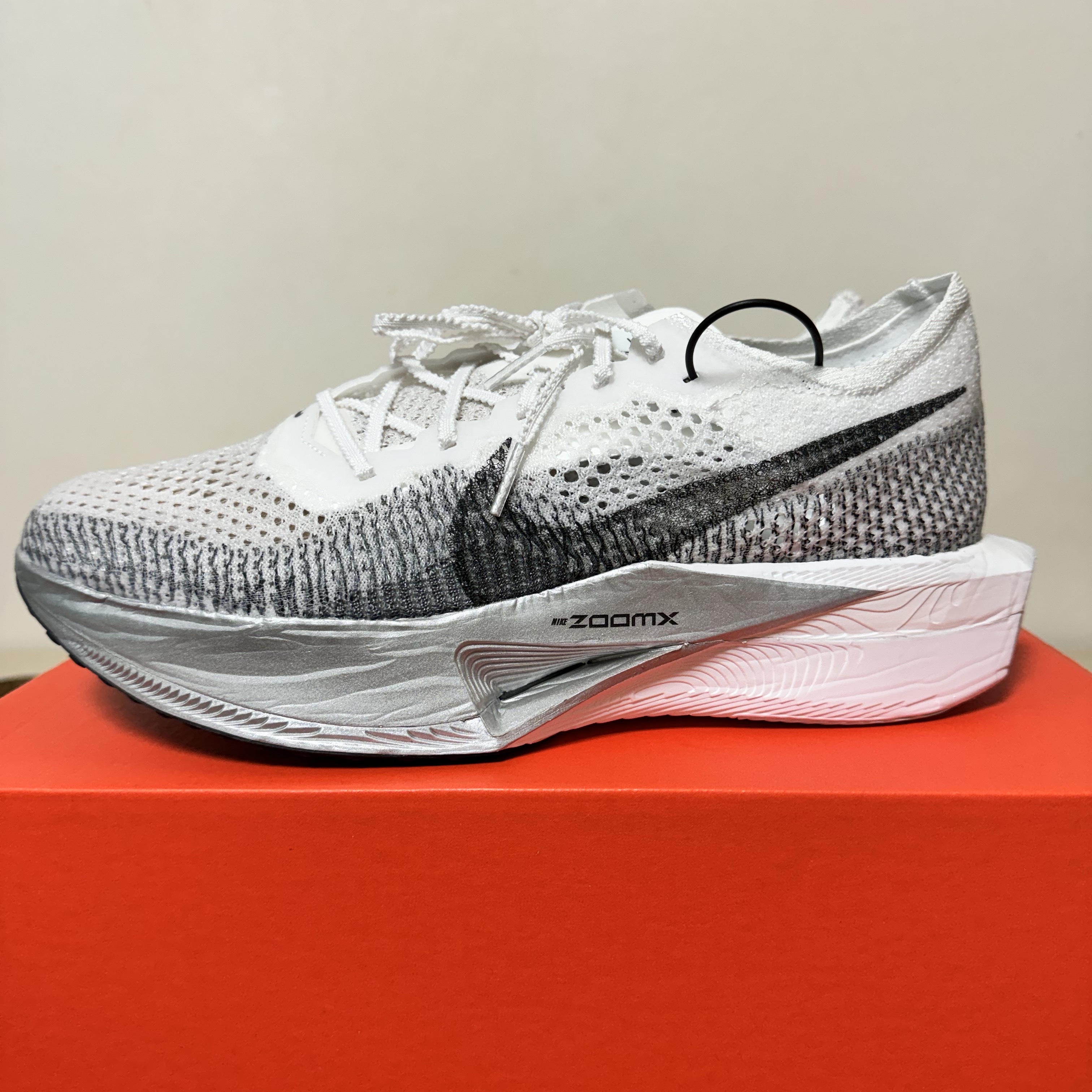 Nike ZoomX Vaporfly Next% 3 White Grey 착용 스타일 - 1