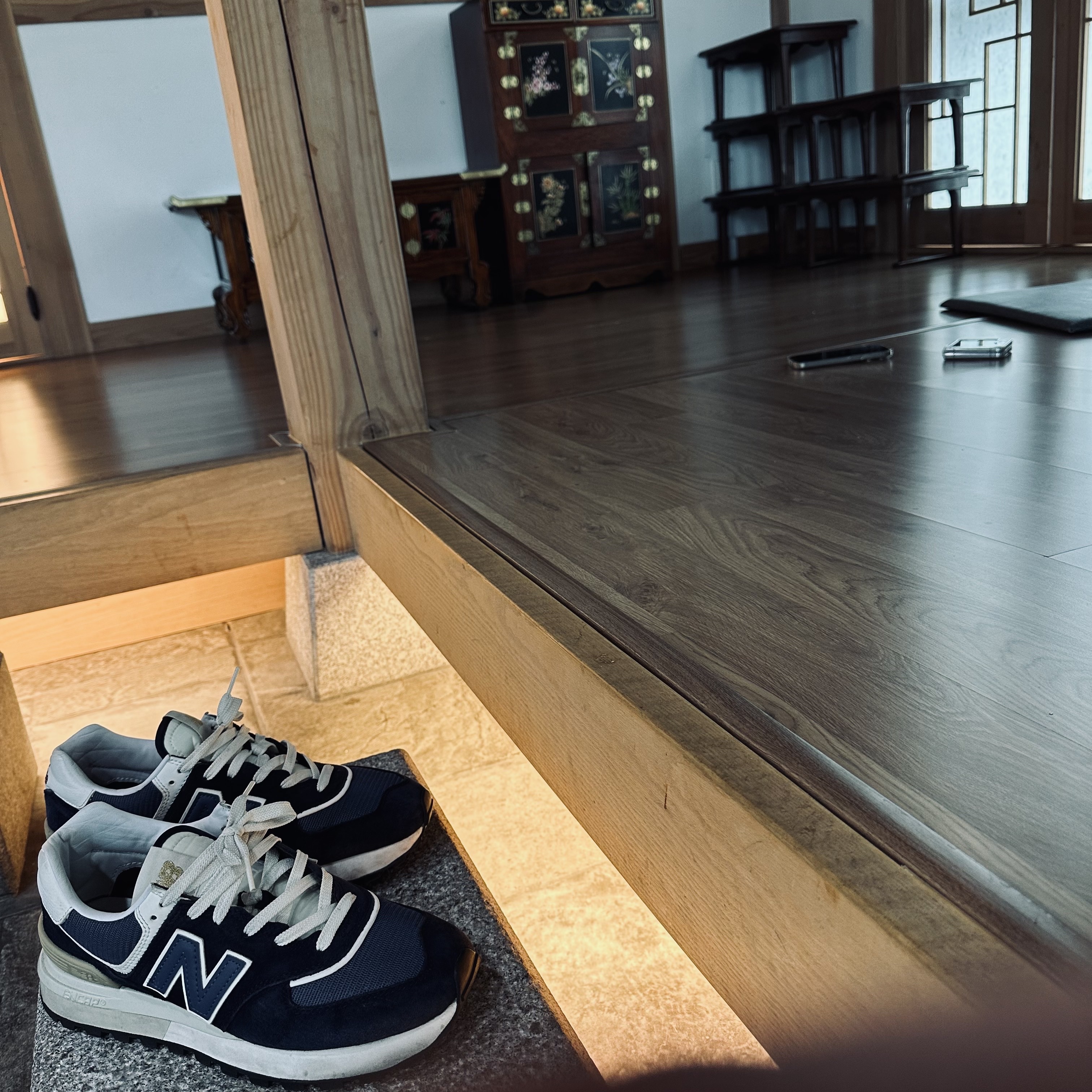 New Balance 574 Legacy Navy 착용 스타일