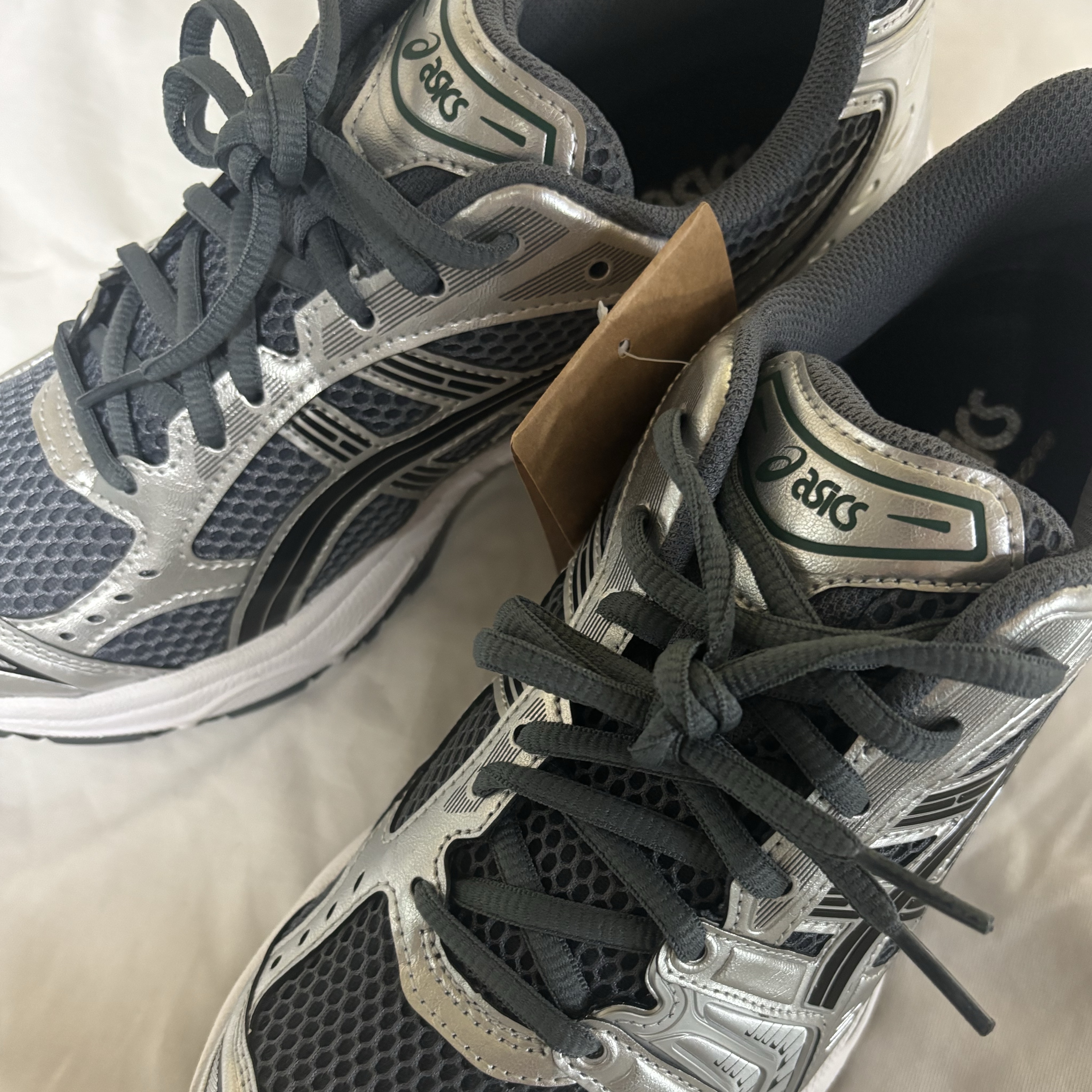 Asics Gel-Kayano 14 Metropolis Jasper Green 착용 스타일