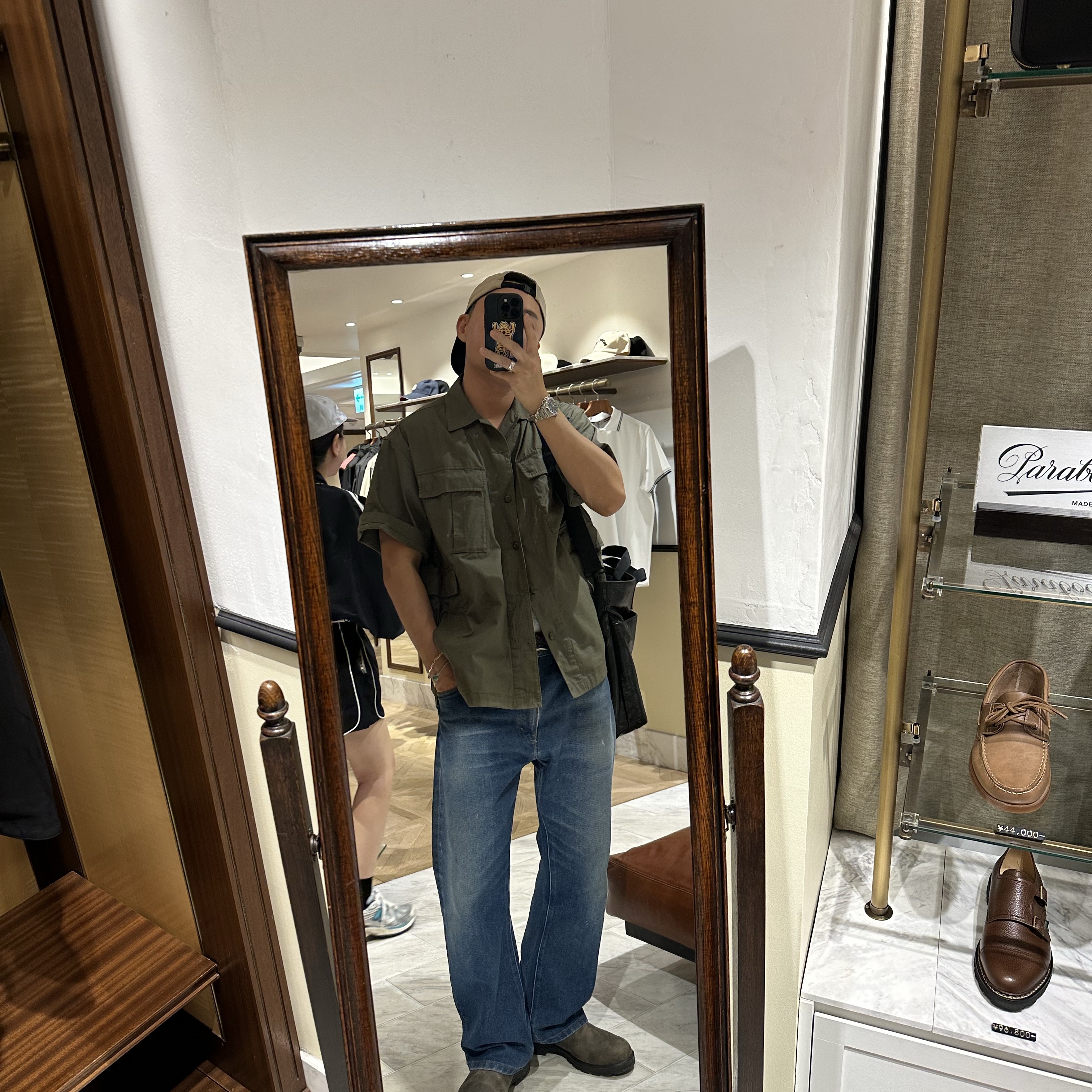 BLUNDSTONE Classics 585 Chelsea Boots Rustic Brown, Porter Calm Coin Case Black 착용 스타일 - 7