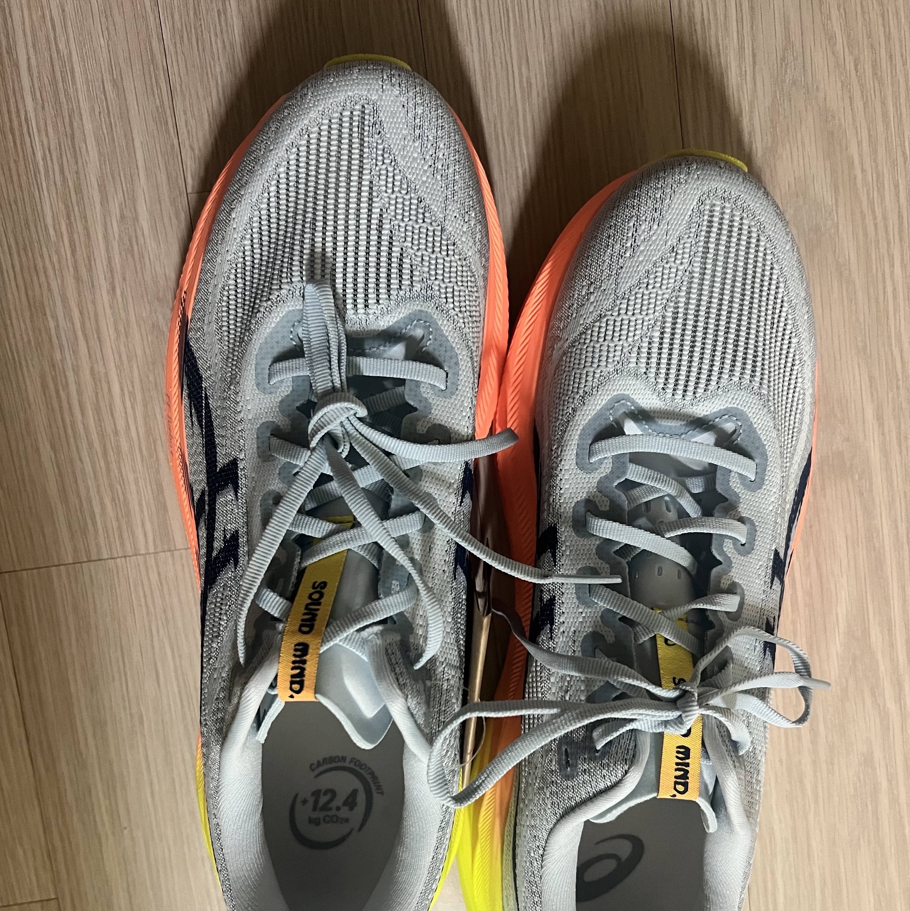 Asics Superblast 2 Paris Cool Grey Safety Yellow 착용 스타일 - 3