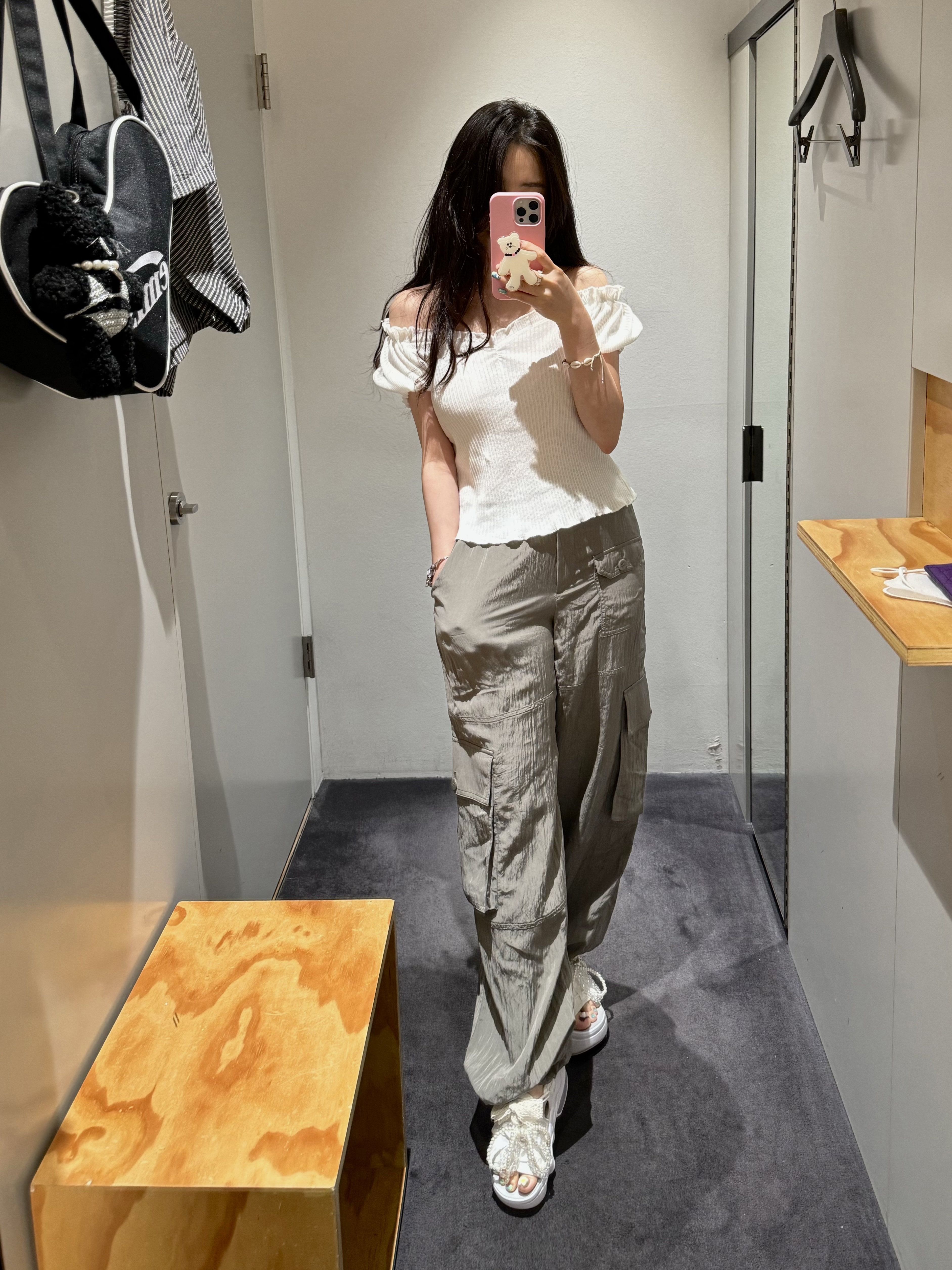Emis Curvy Shoulder Bag Black, (W) Nike Air Max Koko Sandal White 착용 스타일 - 1