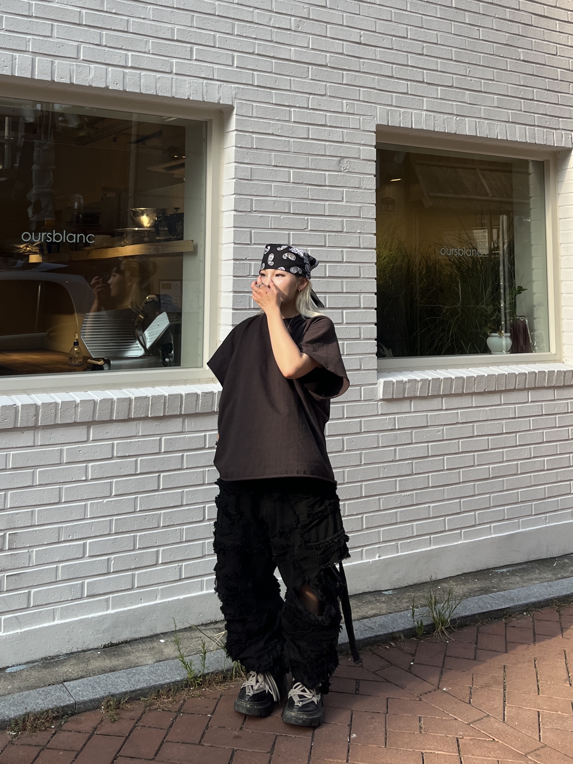 Yeezy One Box T-Shirt Black, Dr. Martens x Rick Owens 1460 DMXL Megalace Black 착용 스타일 - 3