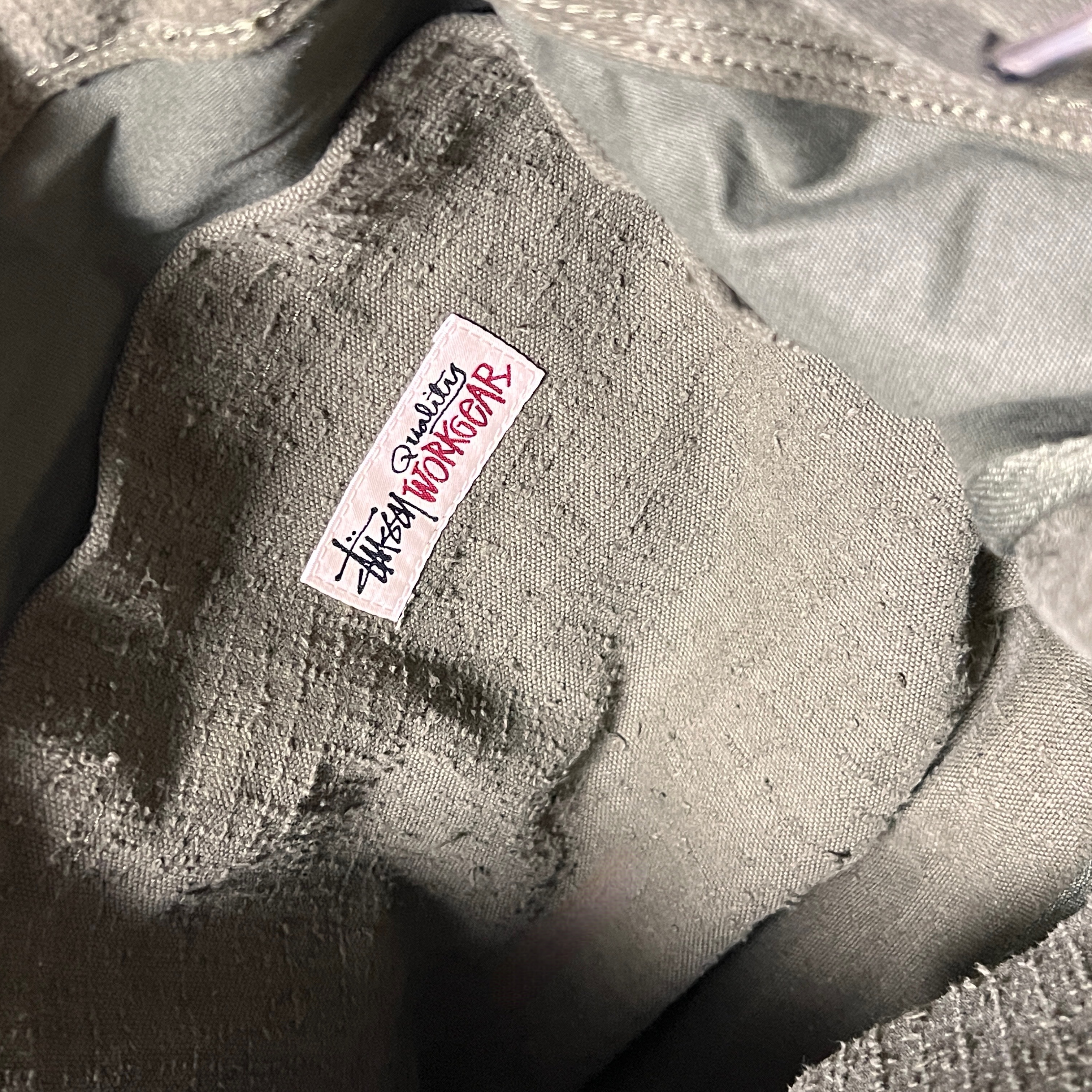 Stussy Needle Punch Crossbody Bag Olive 착용 스타일 - 2