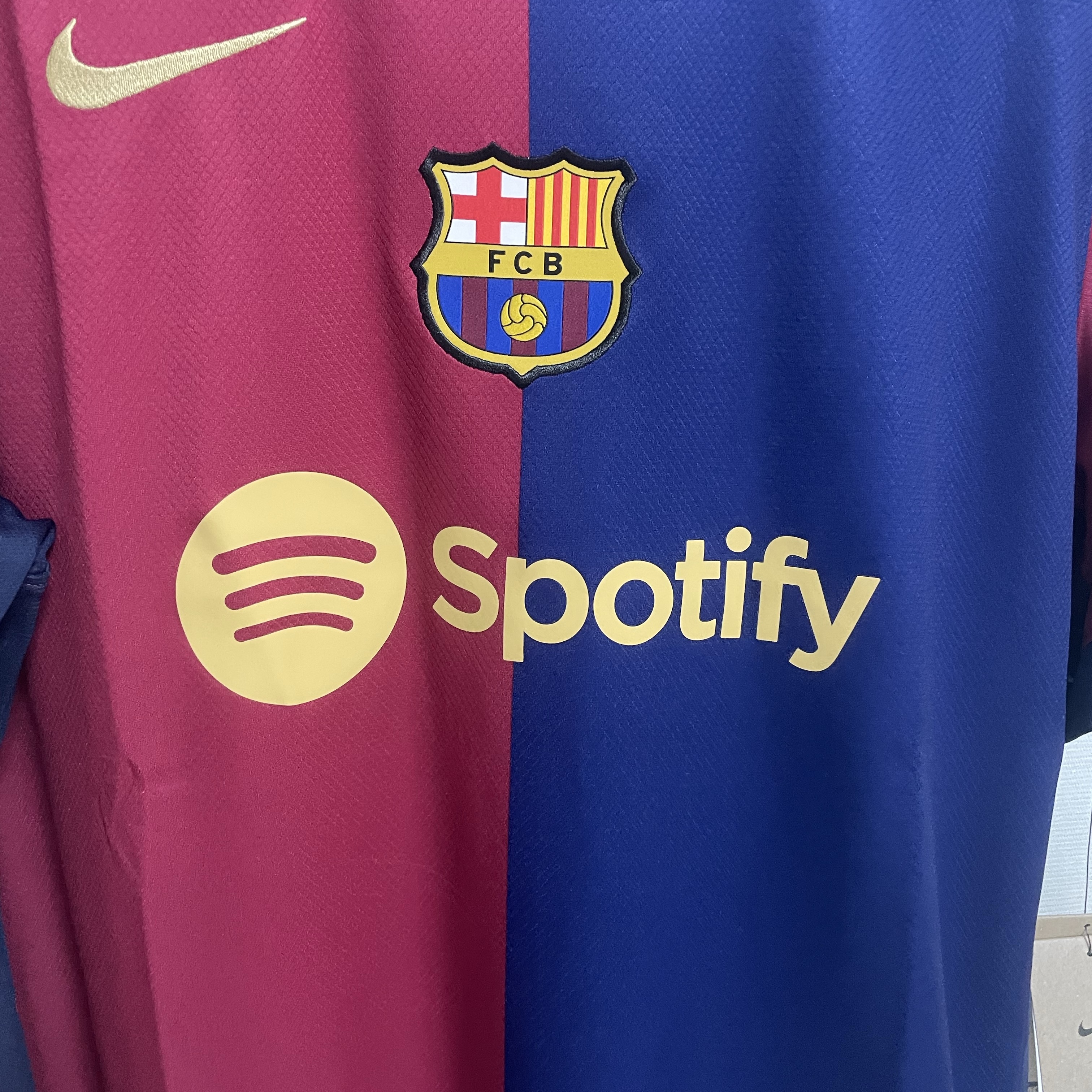 Nike FC Barcelona 2024/25 Dri-Fit Stadium Home Jersey Deep Royal Blue Noble Red (Non Marking Ver.) 착용 스타일