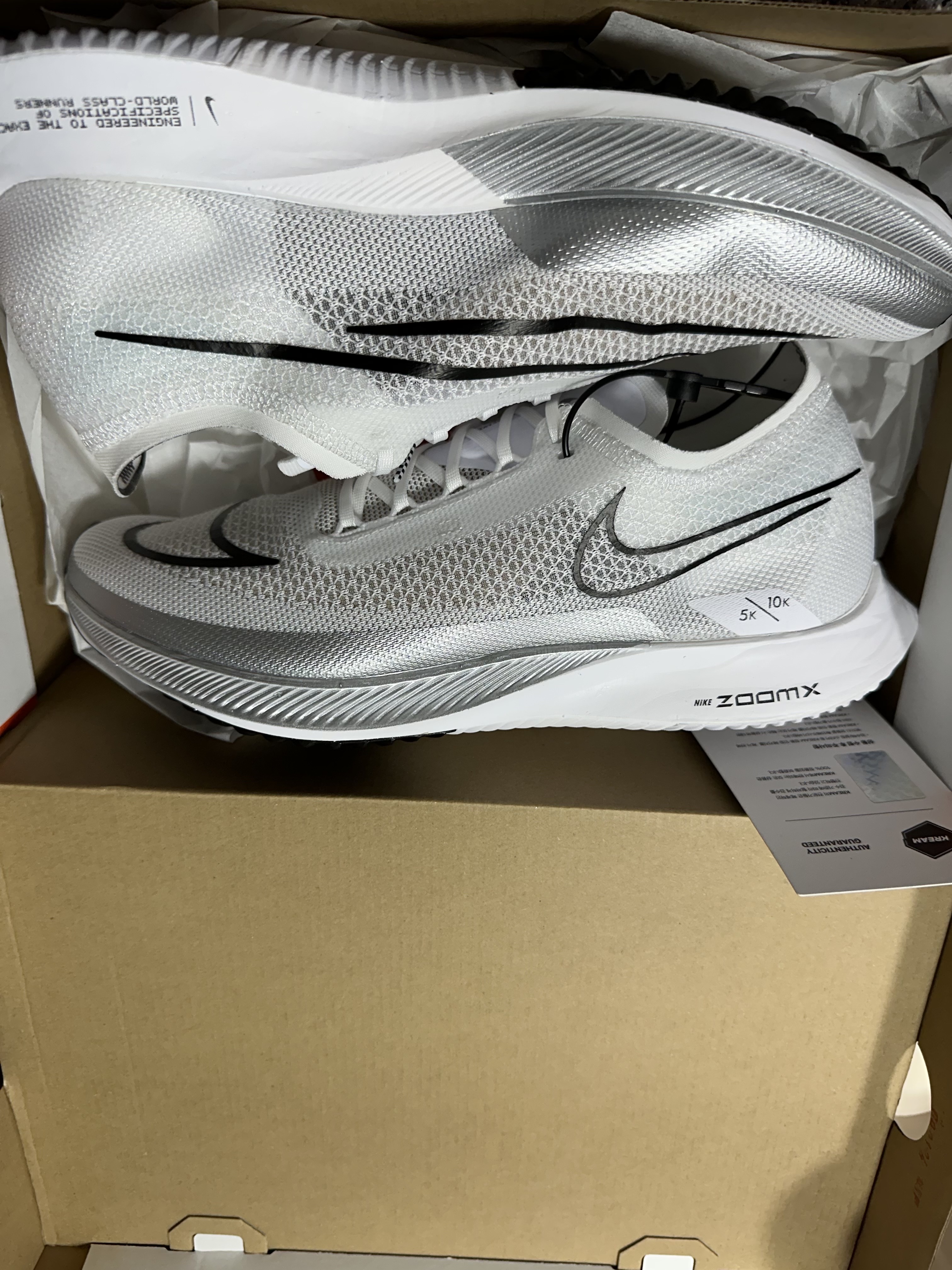 Nike ZoomX Streakfly White Metallic Silver 착용 스타일 - 5