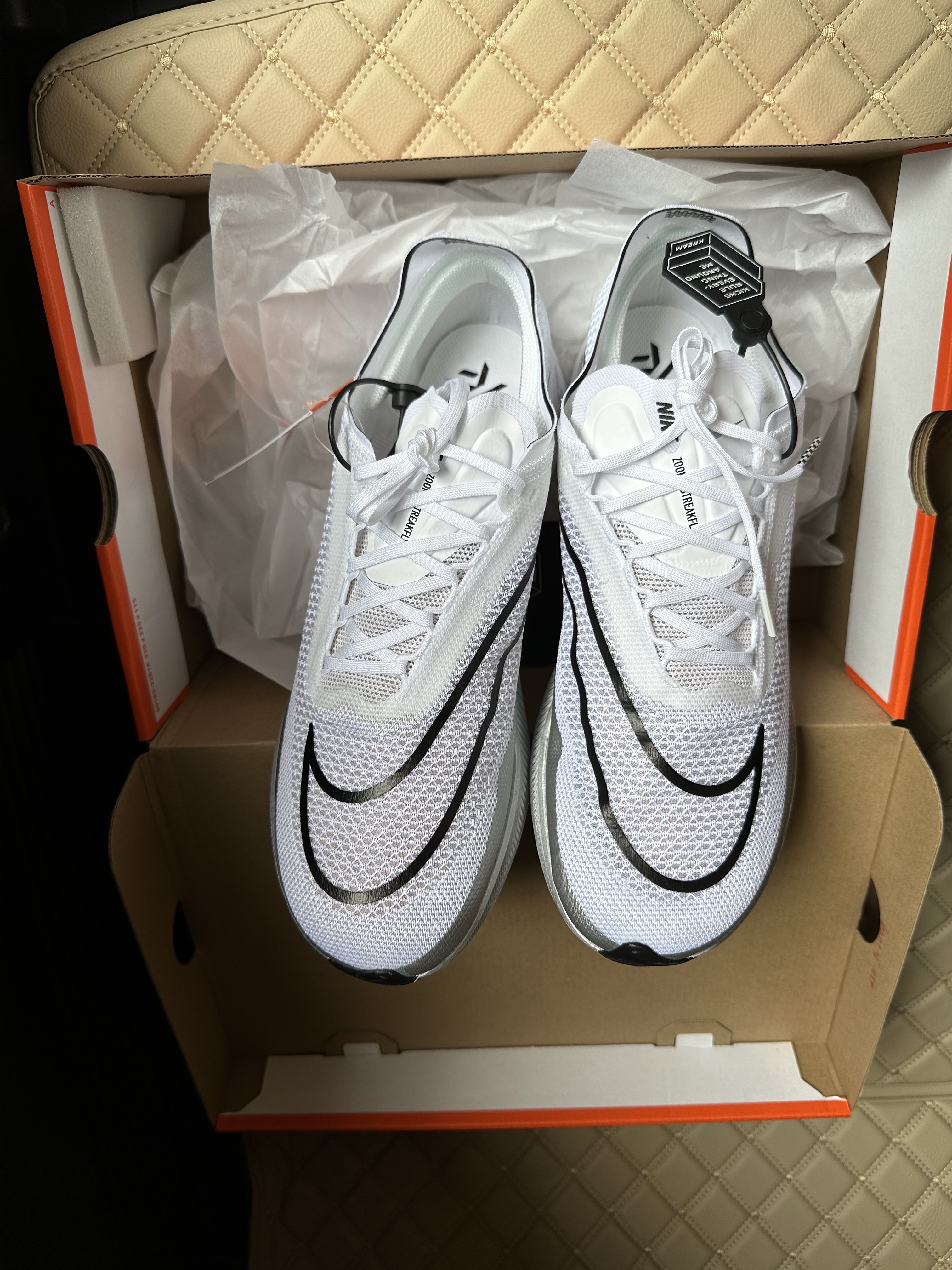 Nike ZoomX Streakfly White Metallic Silver 착용 스타일 - 3