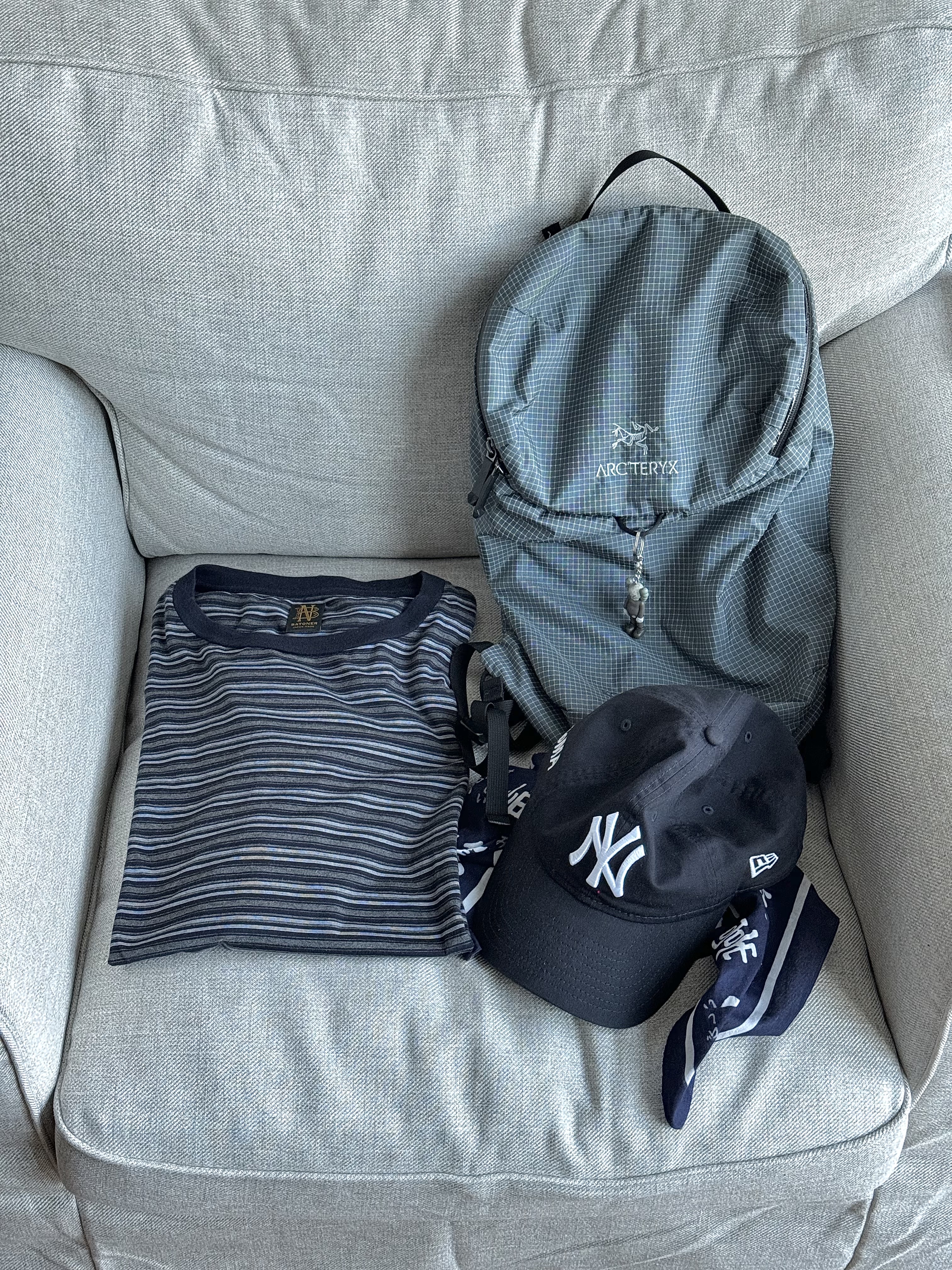 Adidas Gazelle Triple Black, Arc'teryx Konseal 15 Backpack Neptune 착용 스타일 - 4