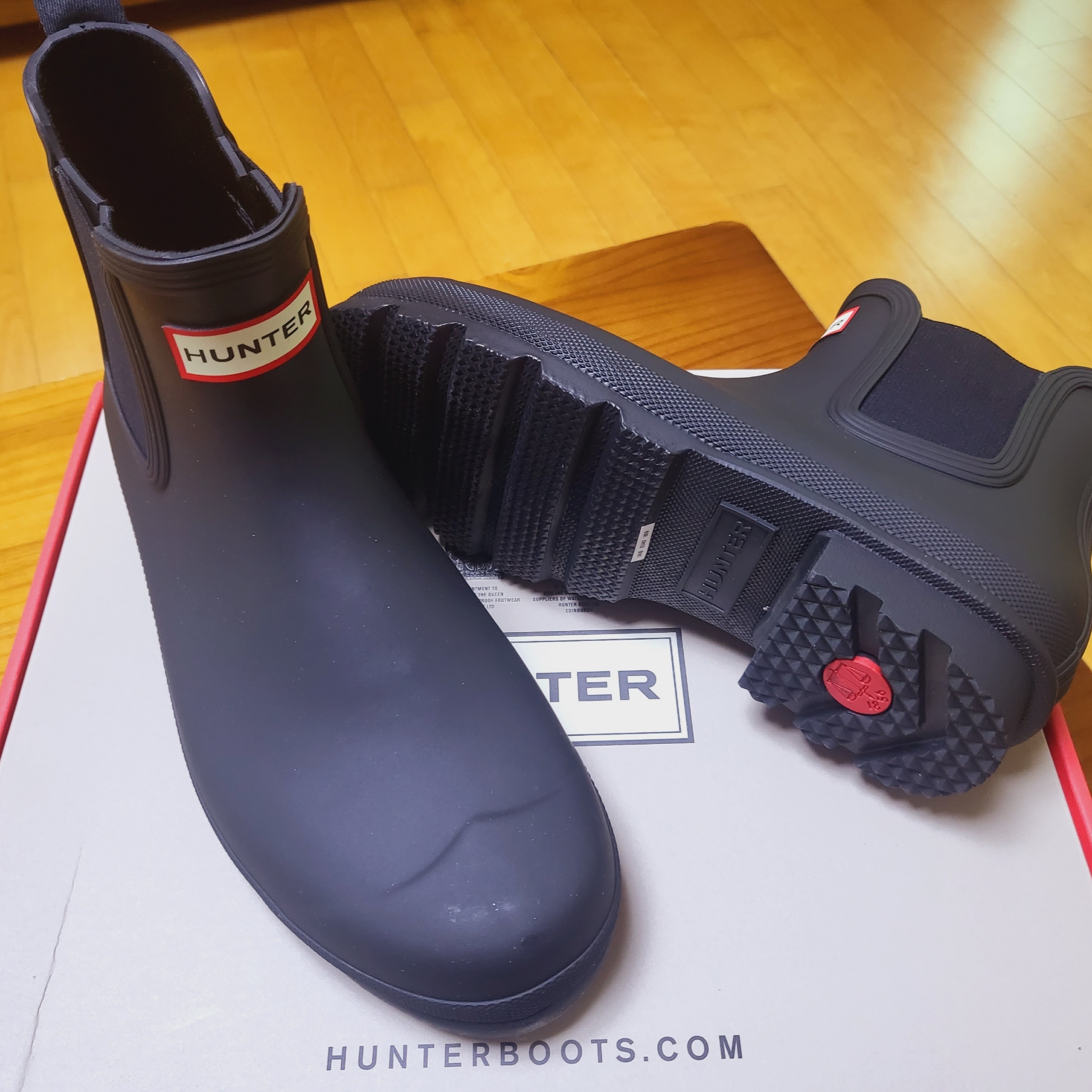 Hunter Original Chelsea Boots Black 착용 스타일 - 3