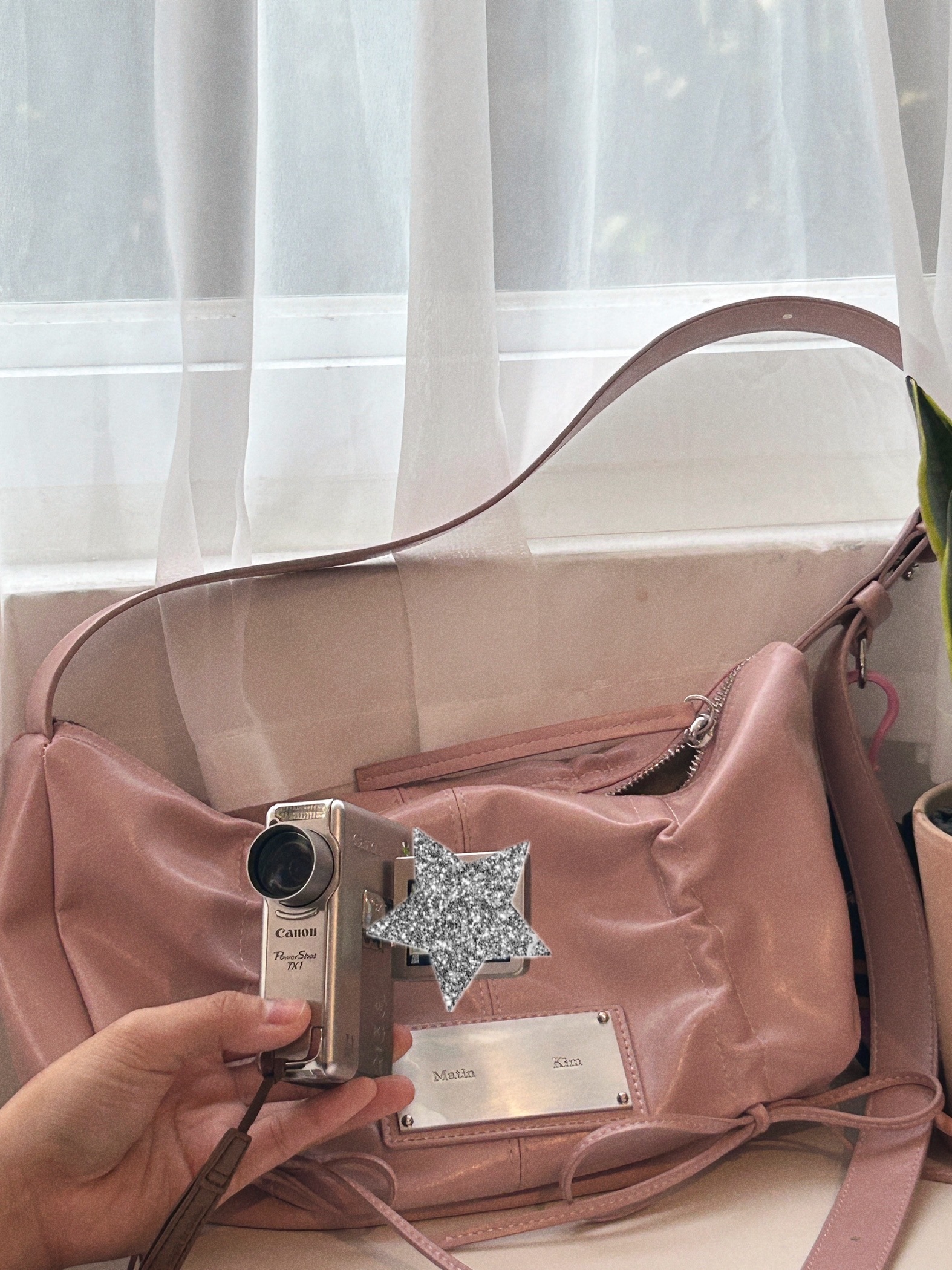 Matin Kim Half Shirring Ribbon Round Bag Pink 착용 스타일