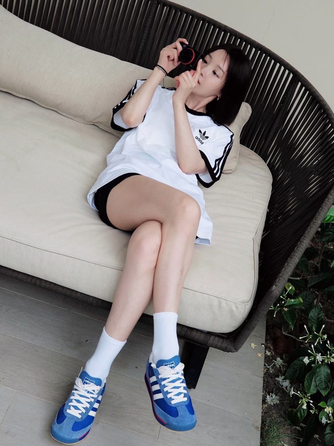 Adidas German Adicolor Classic 3-Stripes T-Shirt Off White - KR Sizing, Adidas Adicolor Classics 3-Stripes T-Shirt White - KR Sizing 착용 스타일 - 2