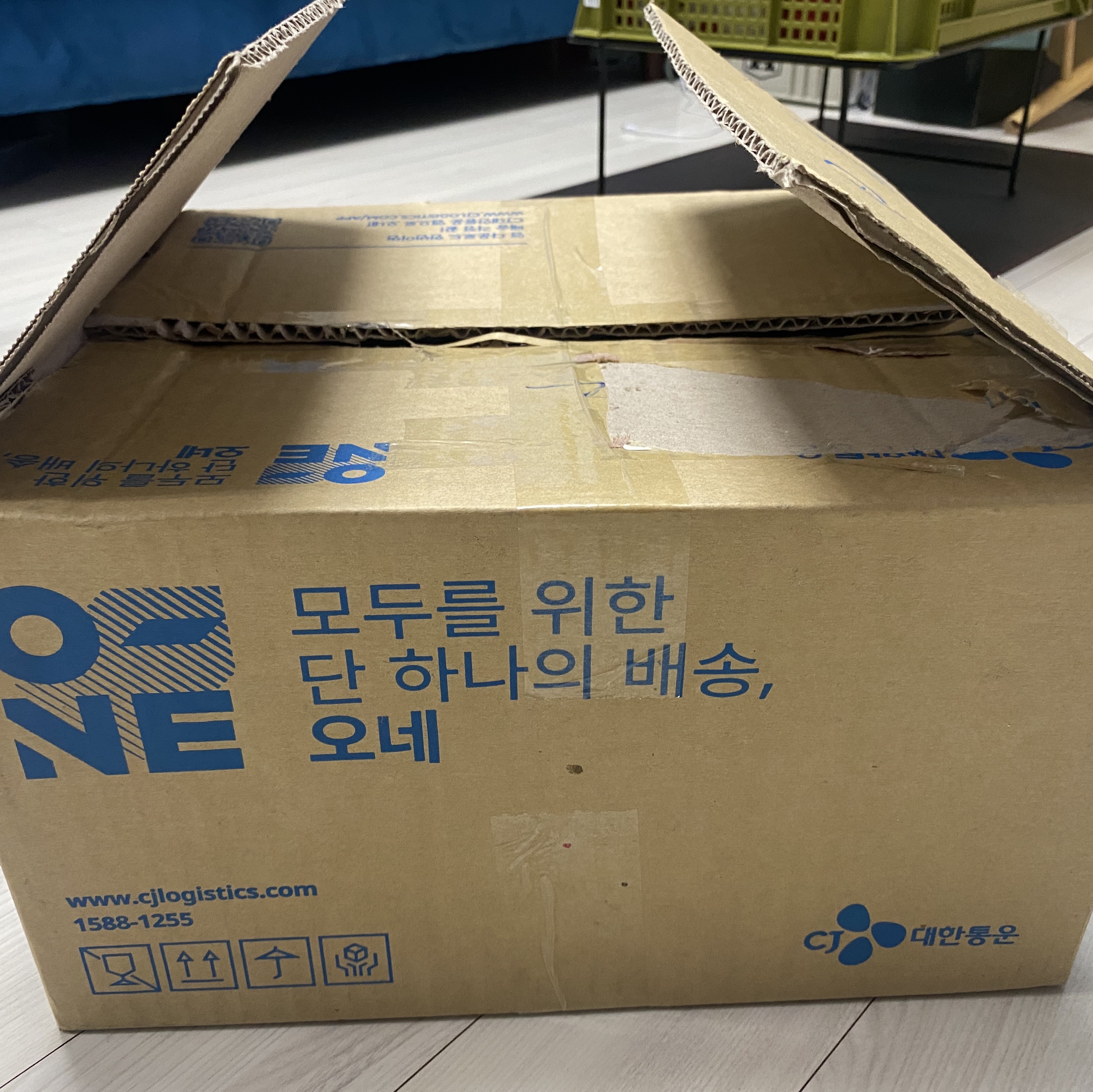 New Balance 2002R Premium Vintage Grey 착용 스타일