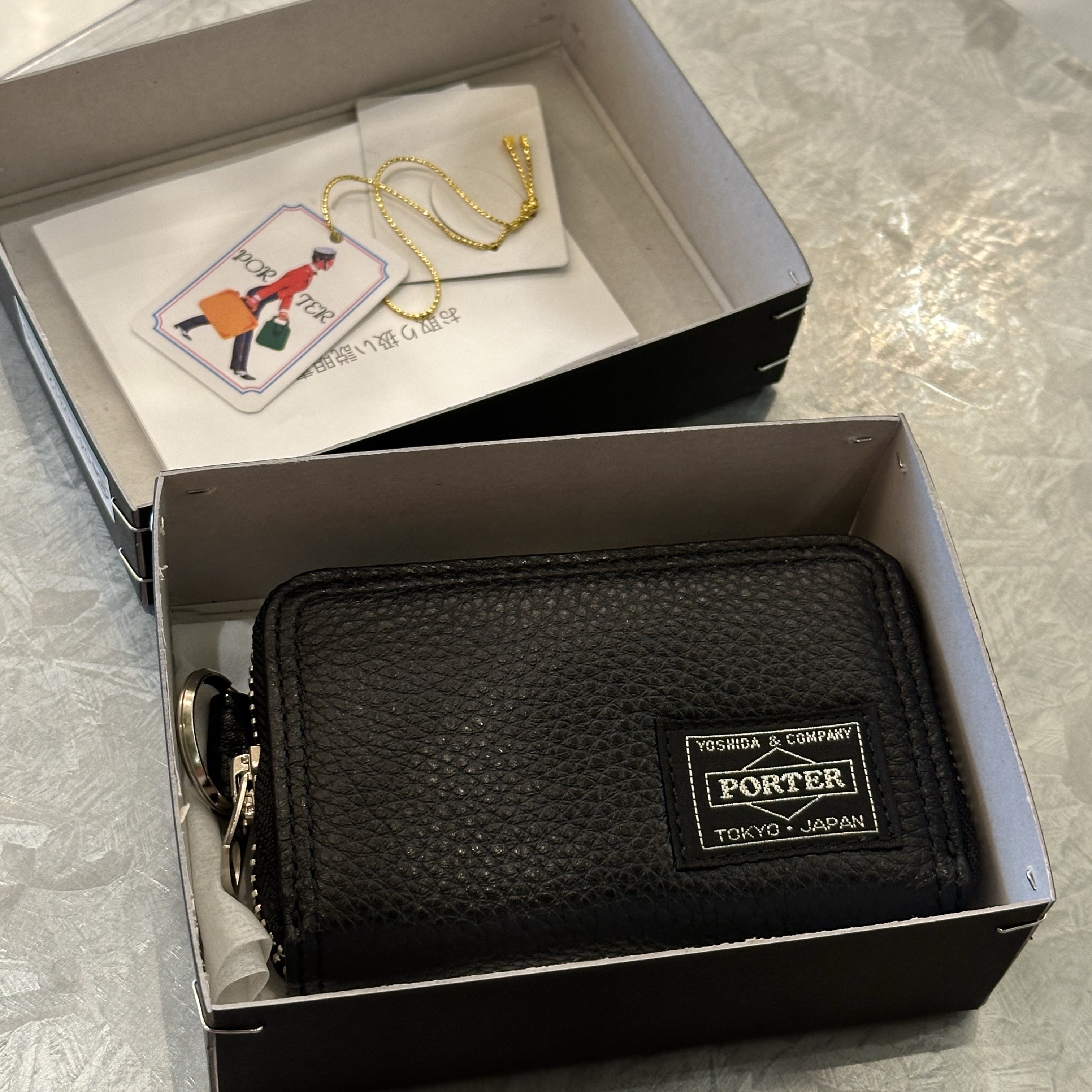 Porter Calm Coin Case Black 착용 스타일 - 1