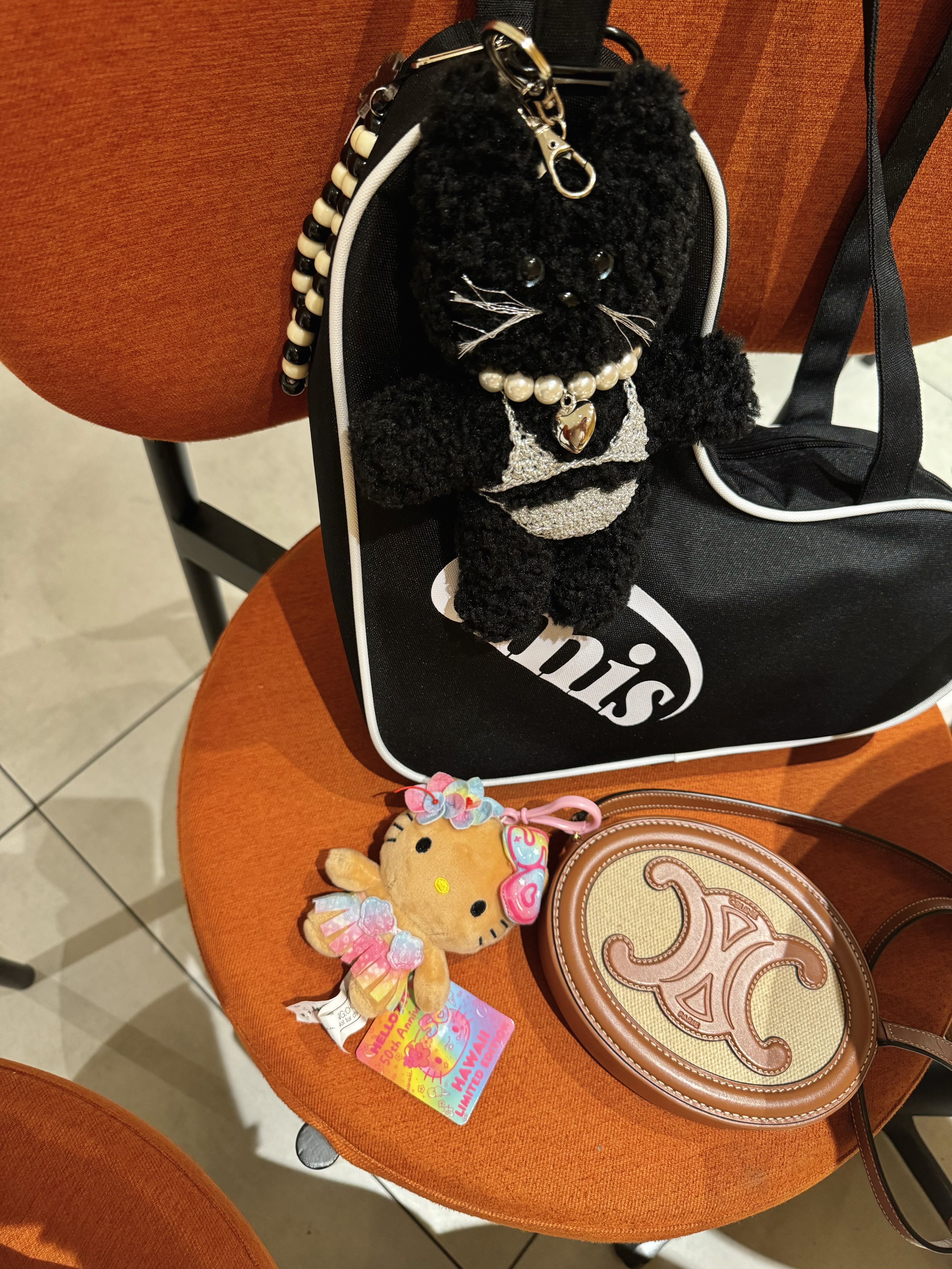 Emis Curvy Shoulder Bag Black, (W) Nike Air Max Koko Sandal White 착용 스타일 - 3
