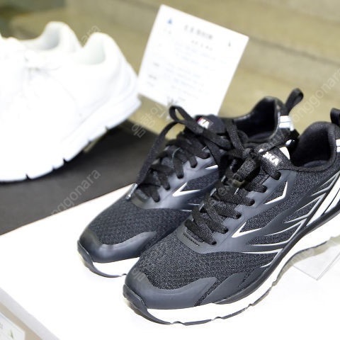 Hoka Mafate Speed 2 Black Castlerock 착용 스타일 - 2