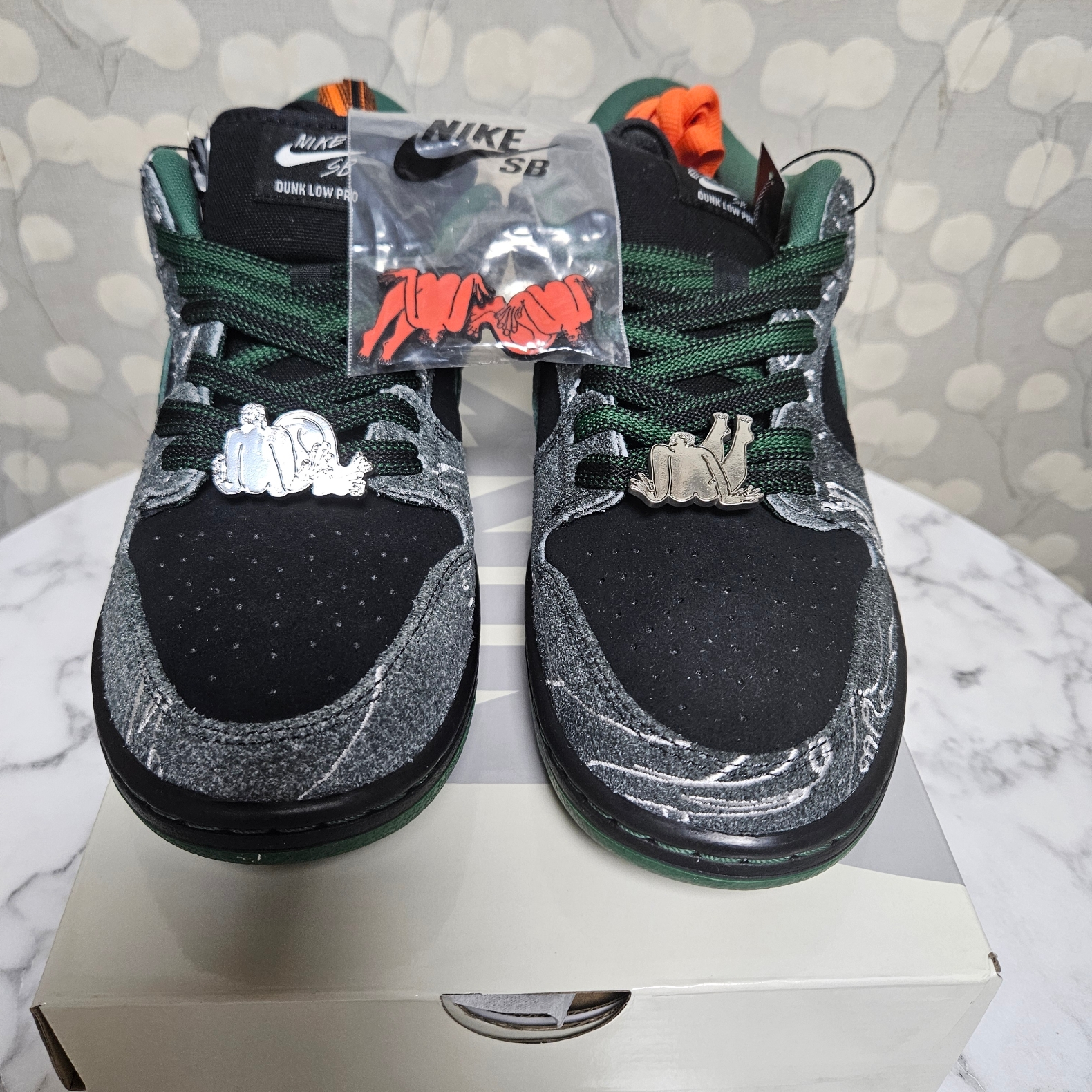 Nike x There SB Dunk Low Pro Anthracite and Gorge Green 착용 스타일 - 3