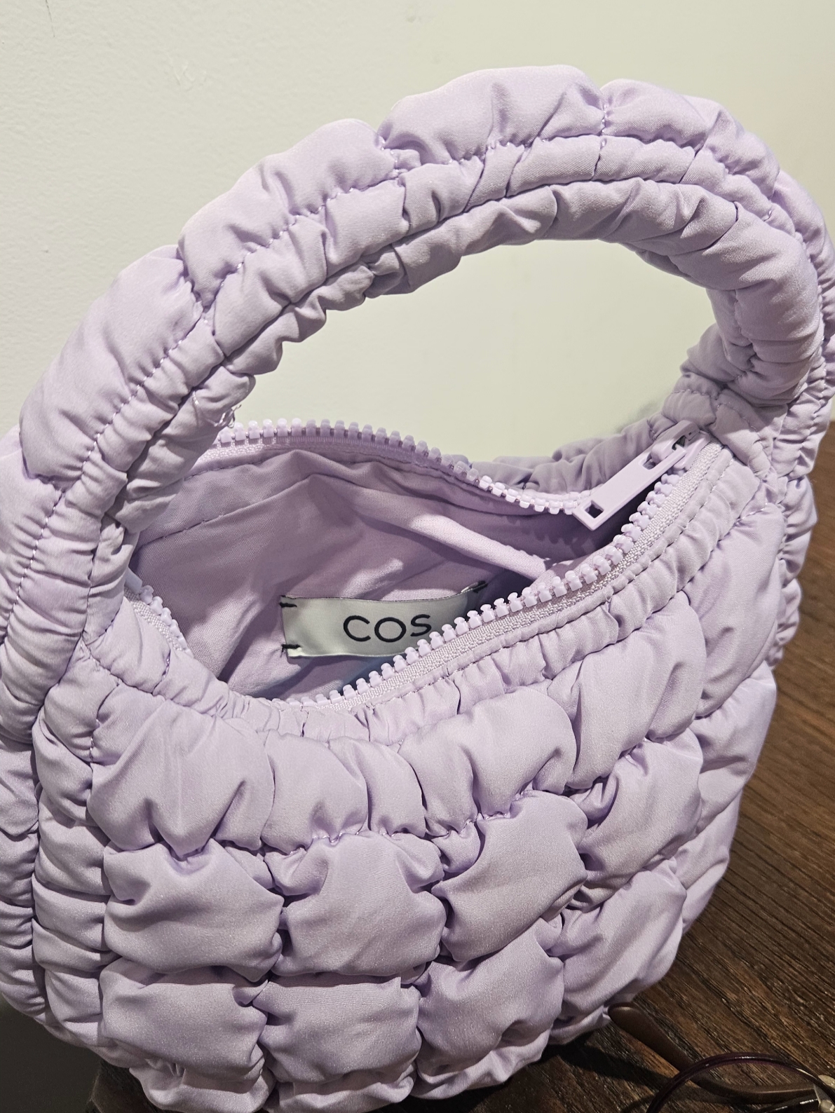 COS Quilted Micro Bag Purple 착용 스타일 - 4