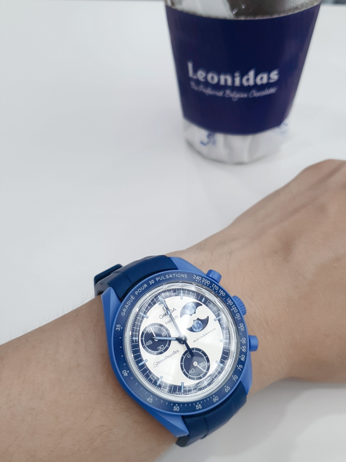 Swatch x Omega Bioceramic MoonSwatch Mission To The Super Blue Moonphase 착용 스타일