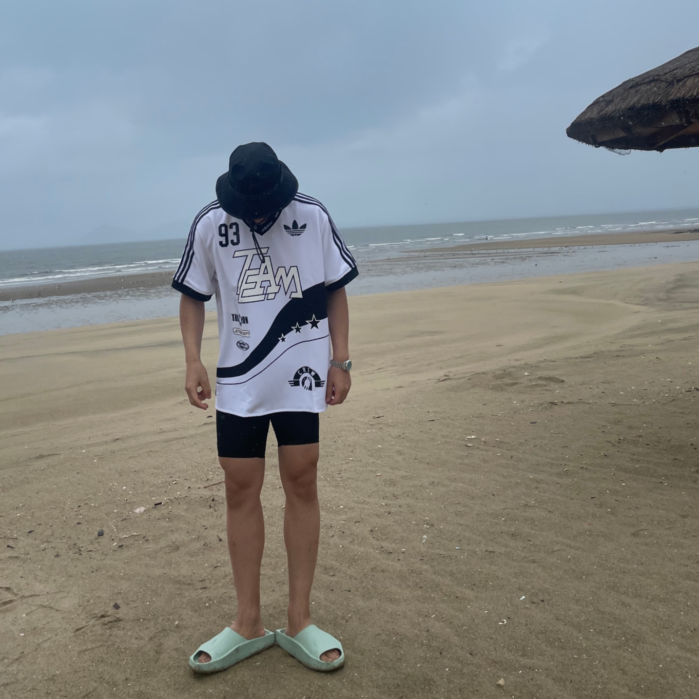 (W) Jordan Hex Slide Pistachio Frost, Nike Dri-Fit Apex Bucket Hat Black Anthracite 착용 스타일