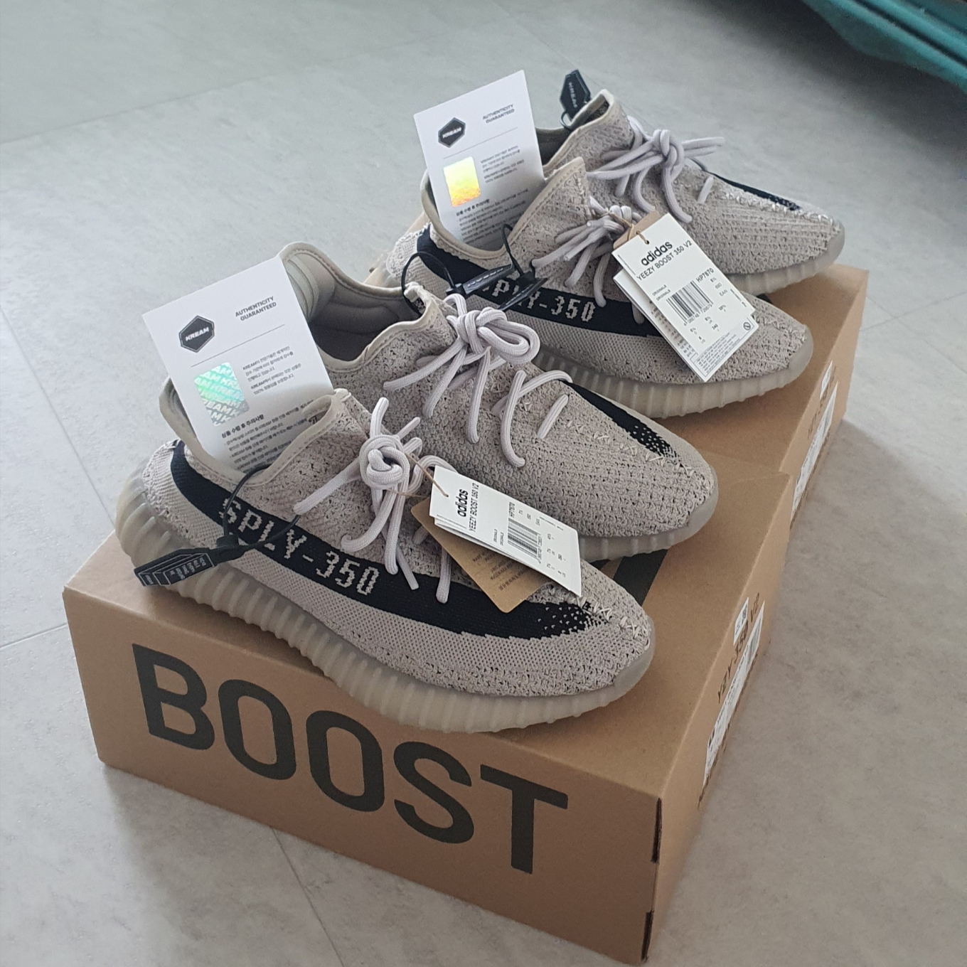 Adidas Yeezy Boost 350 V2 Slate Core Black 2022/2023 착용 스타일