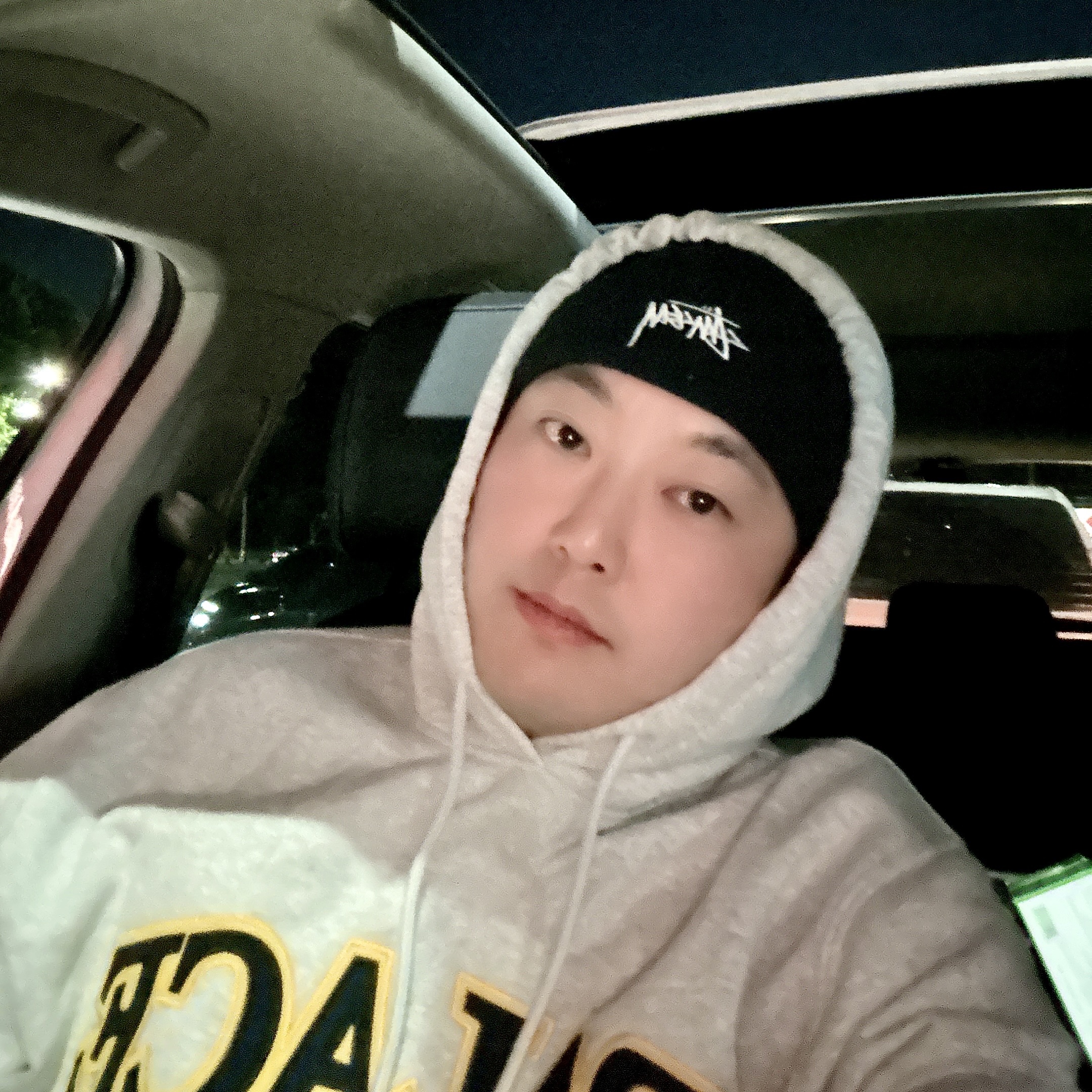 Stussy Basic Skullcap Beanie Black, Palace Arc Applique Hood Grey Marl - 24SS 착용 스타일 - 1