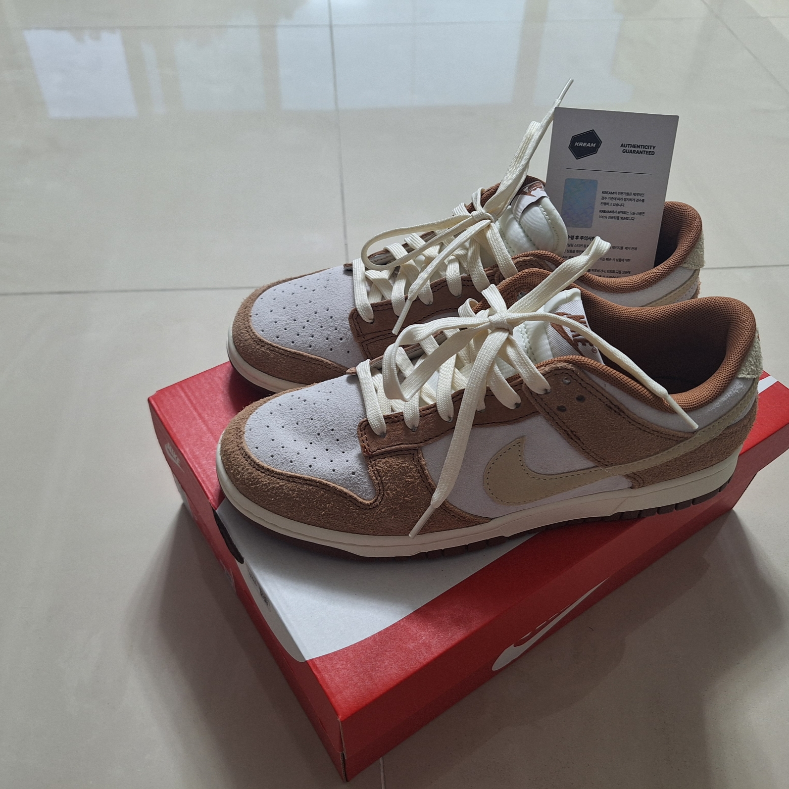 Nike Dunk Low Pro Premium Medium Curry 착용 스타일 - 2