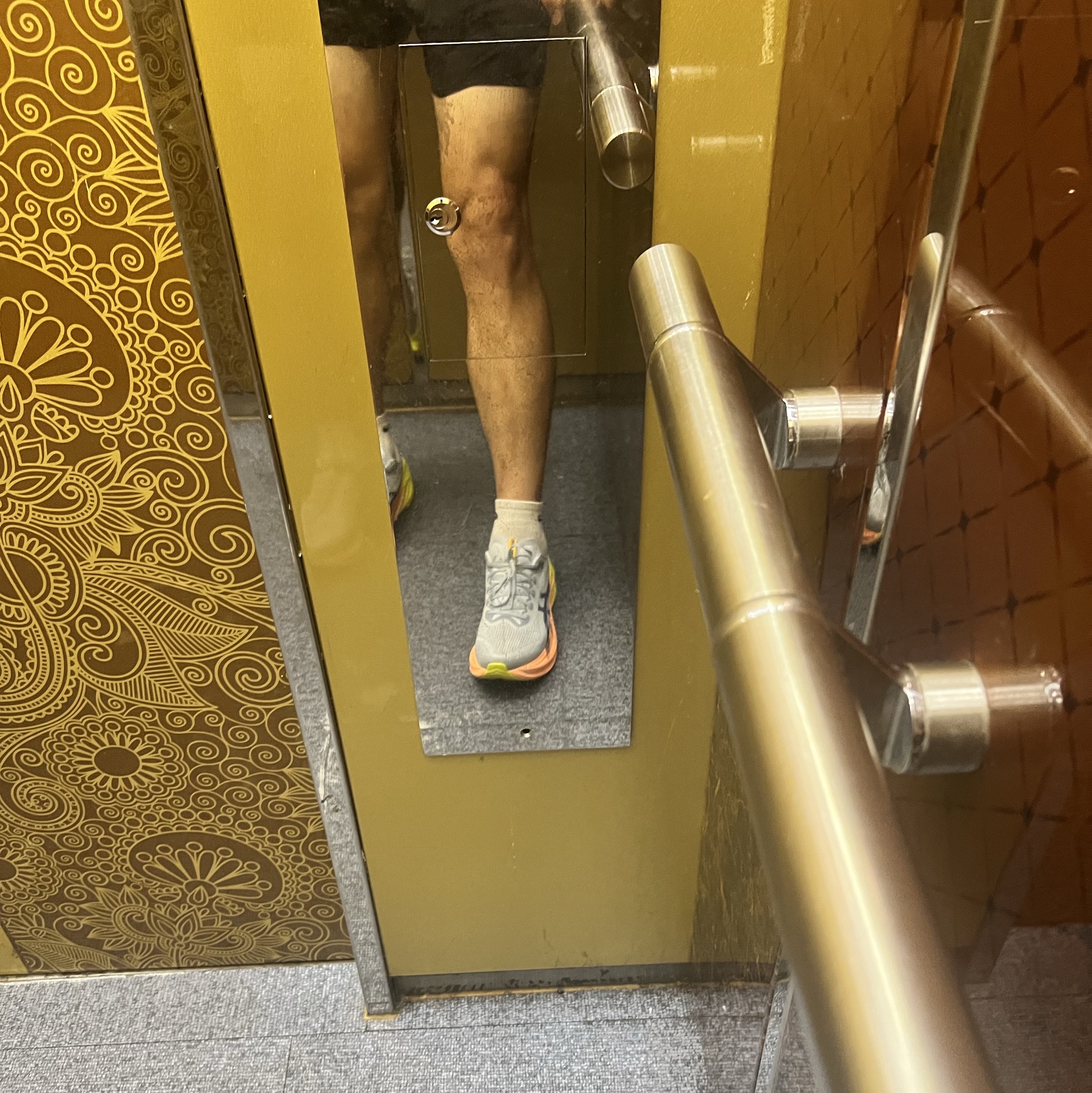 Asics Superblast 2 Paris Cool Grey Safety Yellow 착용 스타일 - 1