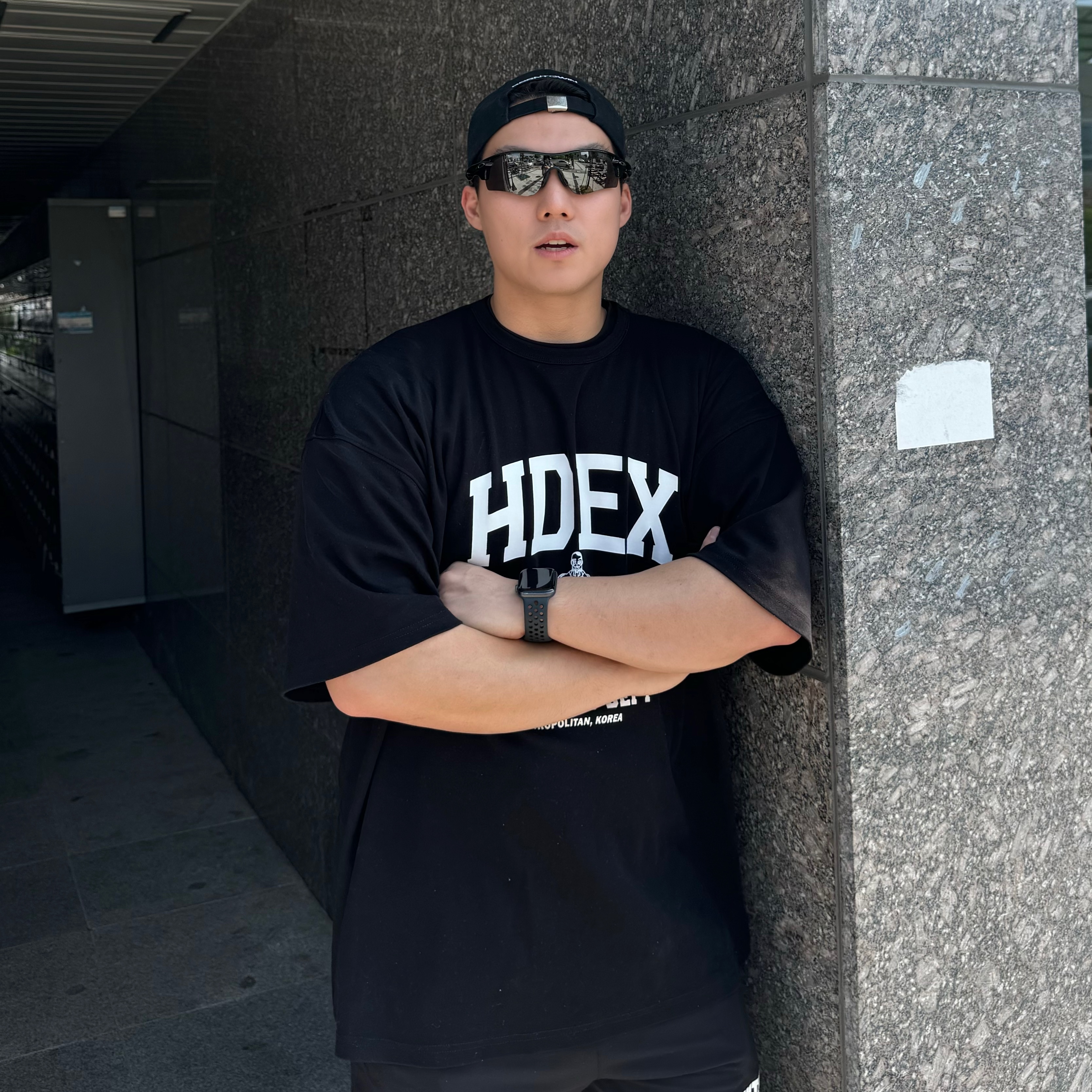 Oakley RadaLock Path Polished Black Frame Prizm Black Lenses Low Bridge Fit, BORN TO WIN B Symbol Big Logo Ball Cap Black 착용 스타일
