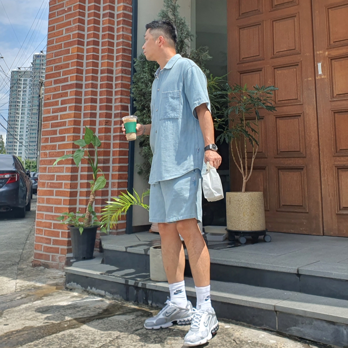 Nike Air Zoom Spiridon Cage 2 Metallic Silver, Nike Everyday Essential Crew Socks White Black (3 Pack/Korean Ver.) 착용 스타일 - 2