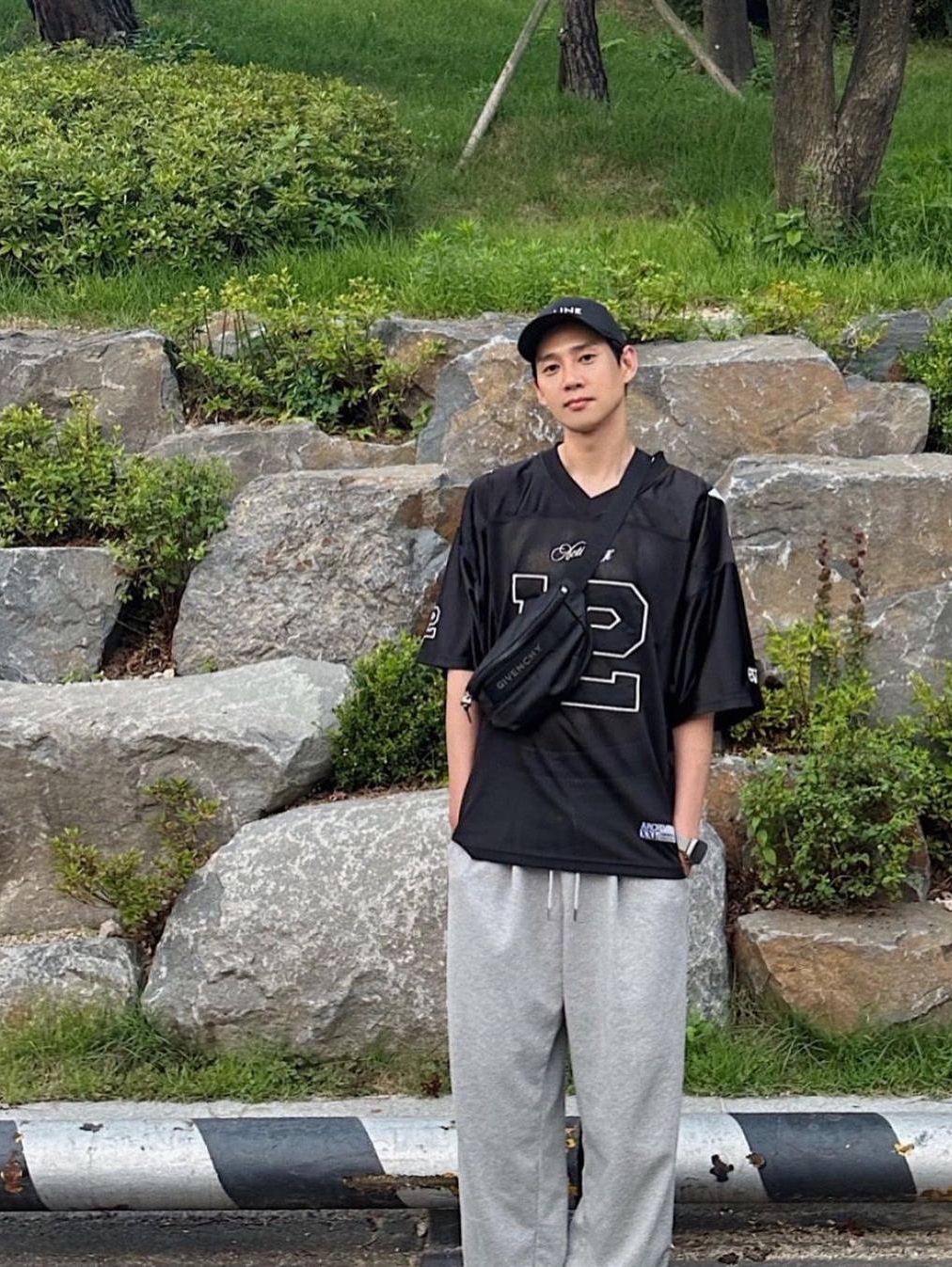 Supreme Spiderweb Football Jersey White - 24SS, Supreme Chosen One Baseball Jersey Navy - 24SS 착용 스타일 - 5